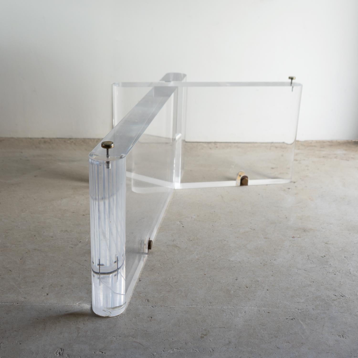 Vintage American Lucite Coffee Table Base By Lion in Frost, Signed, 1970s en vente 2