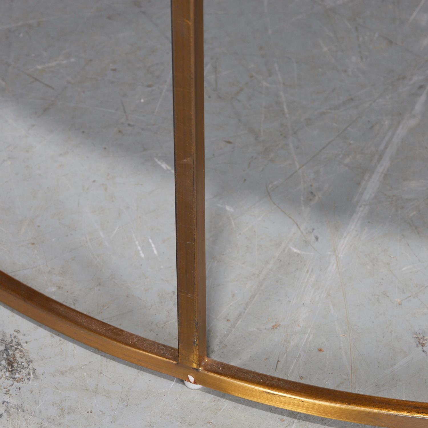 Americano Vintage American Made Brandt Furniture Tavolino ovale in legno di radica e ottone in vendita