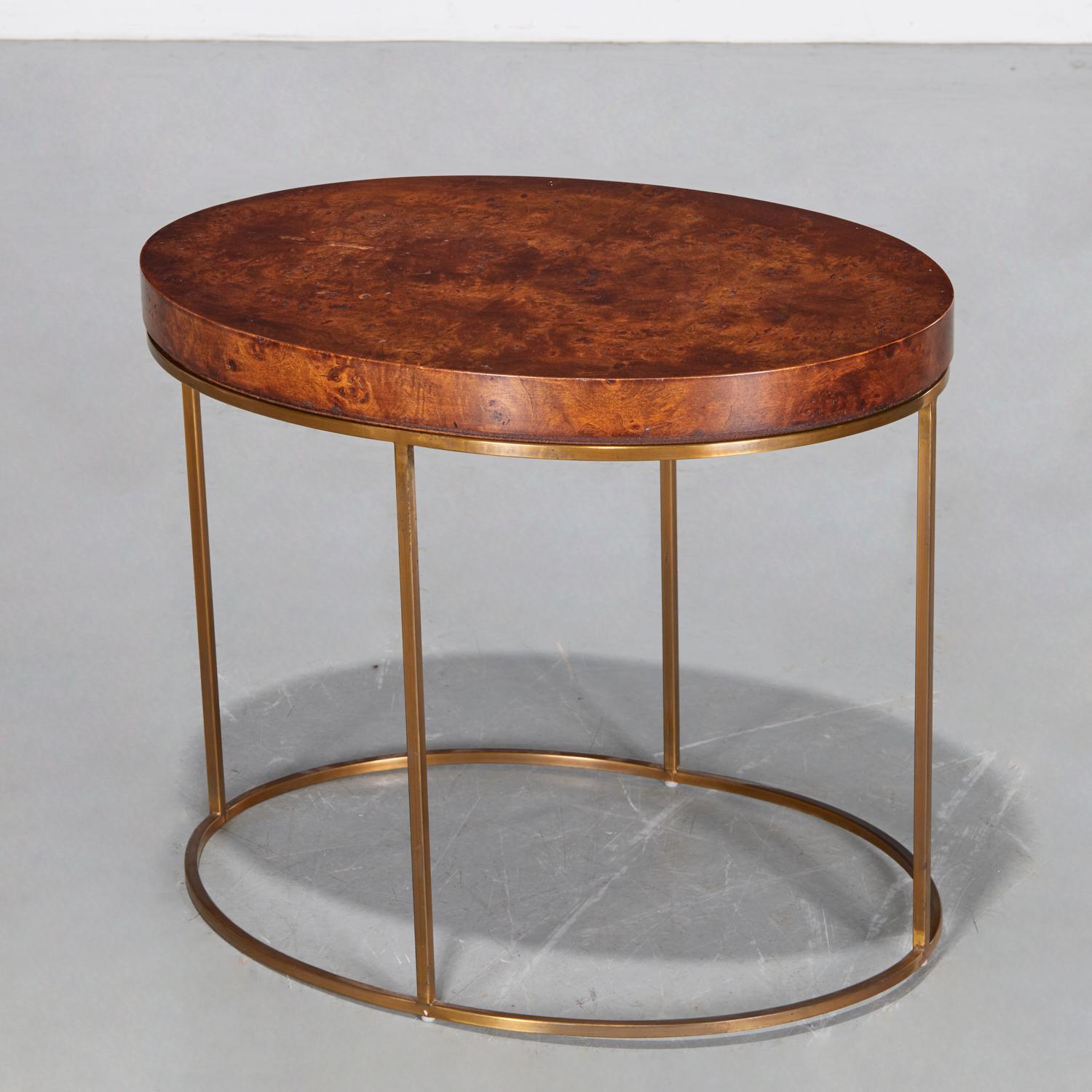 Fatto a mano Vintage American Made Brandt Furniture Tavolino ovale in legno di radica e ottone in vendita