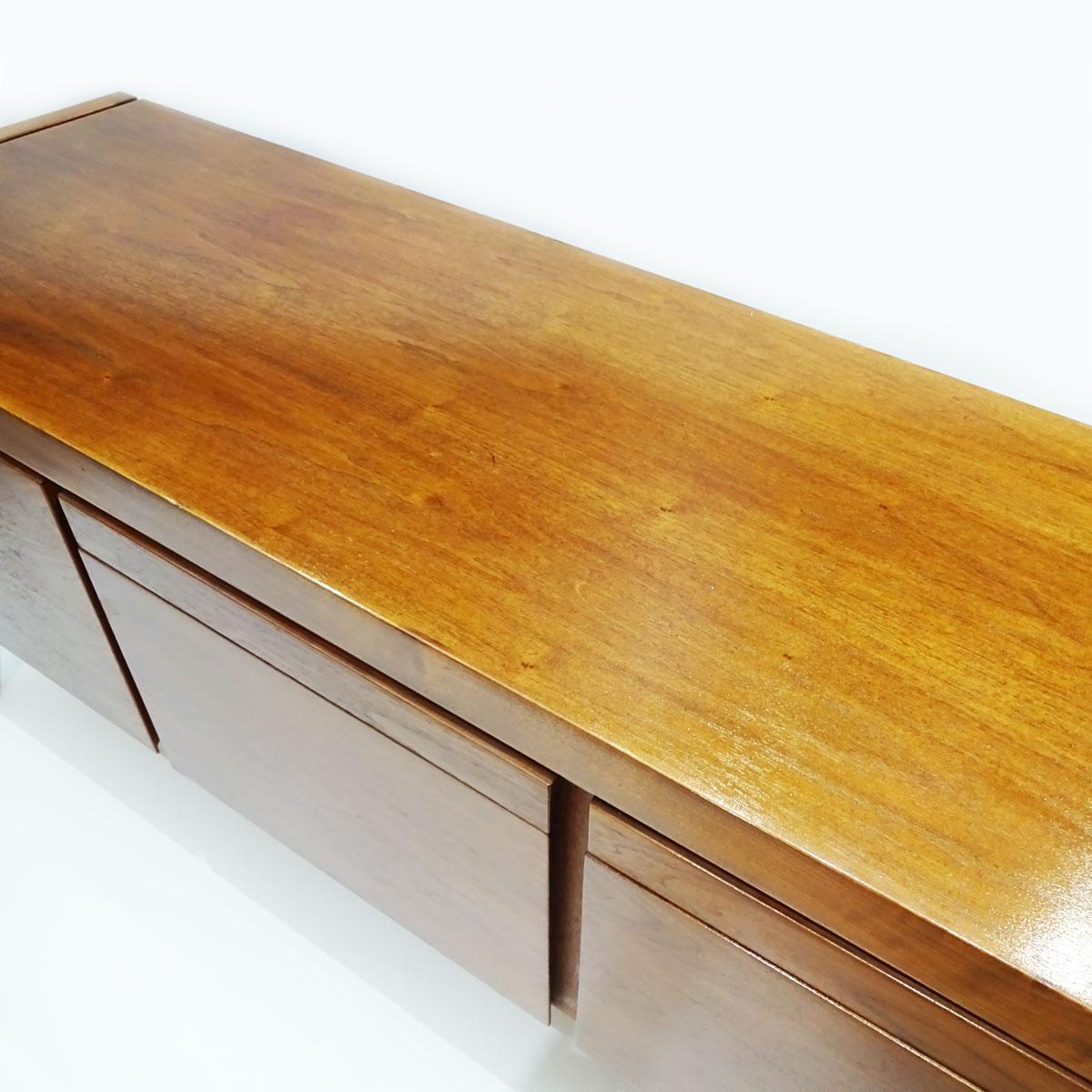 Vintage American Midcentury Jens Risom Walnut Office Bureau, Sideboard Credenza In Good Condition In Highclere, Newbury