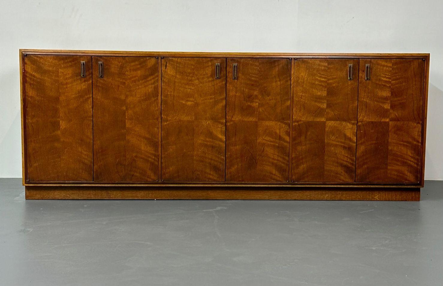 Vintage American Mid-Century Modern, Dresser, Sideboard or Buffet, Founders In Good Condition In Stamford, CT