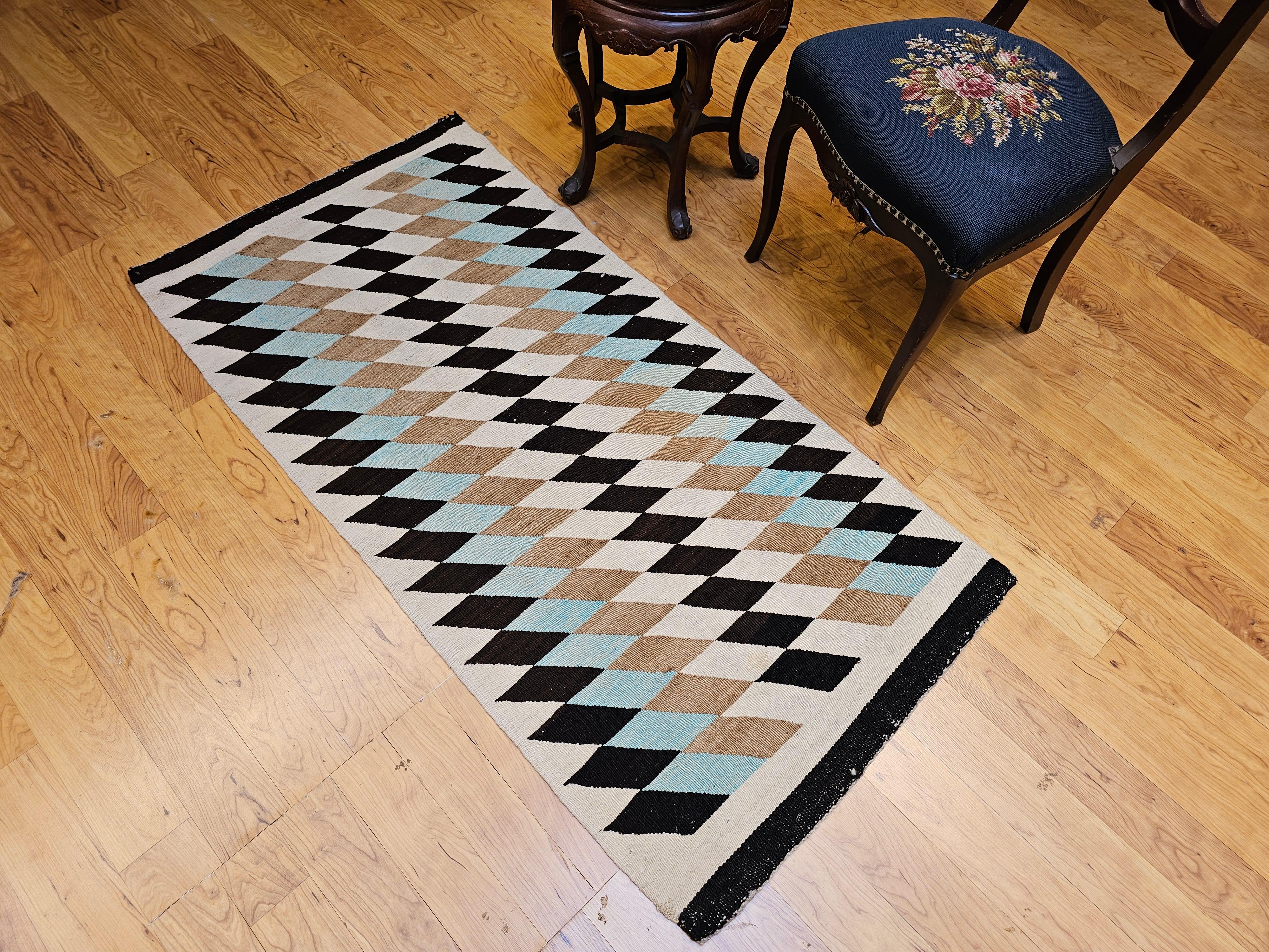 Vintage American Navajo Area Rug in Eye Dazzler Pattern For Sale 3