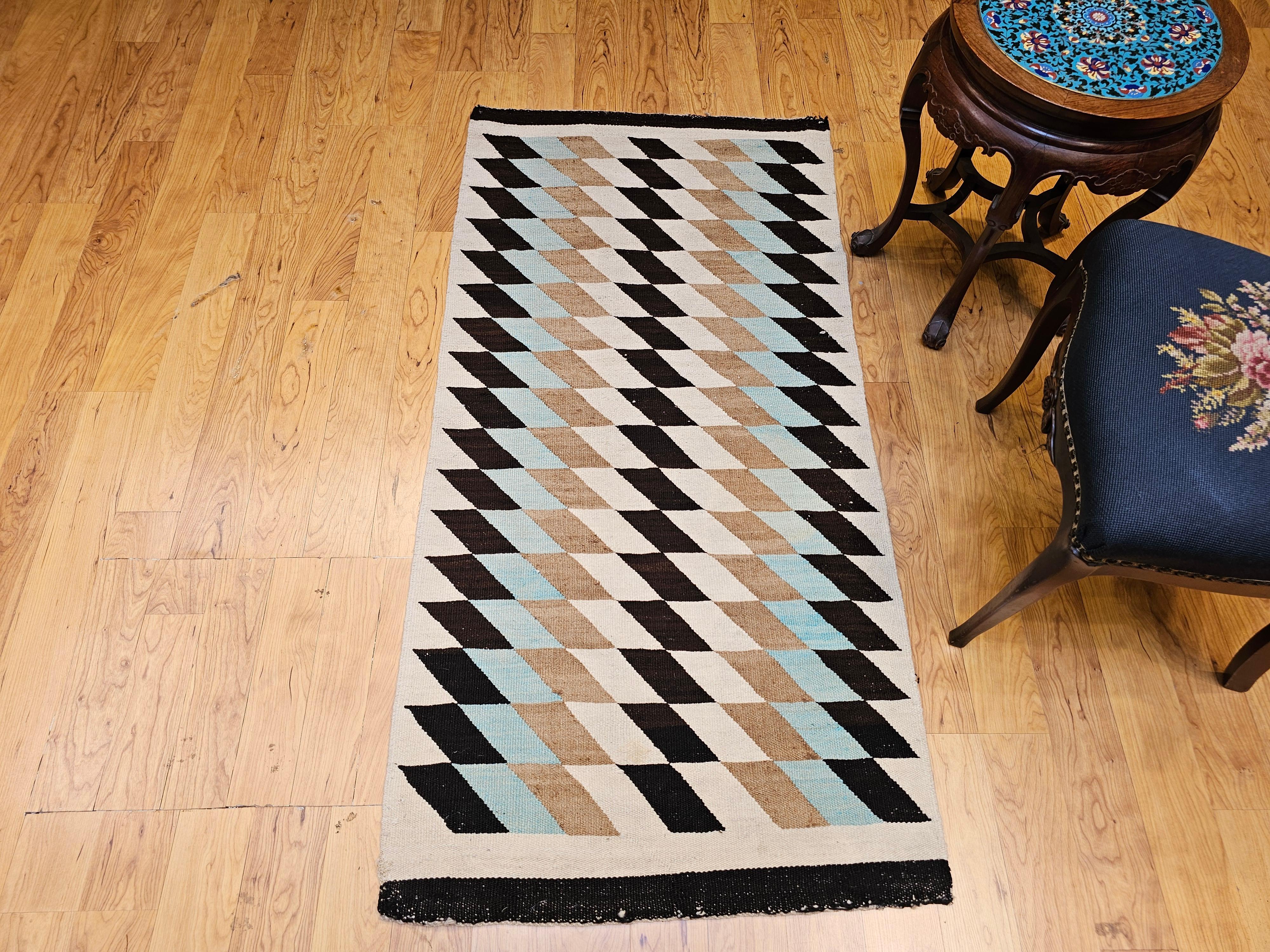 Vintage American Navajo Area Rug in Eye Dazzler Pattern For Sale 4