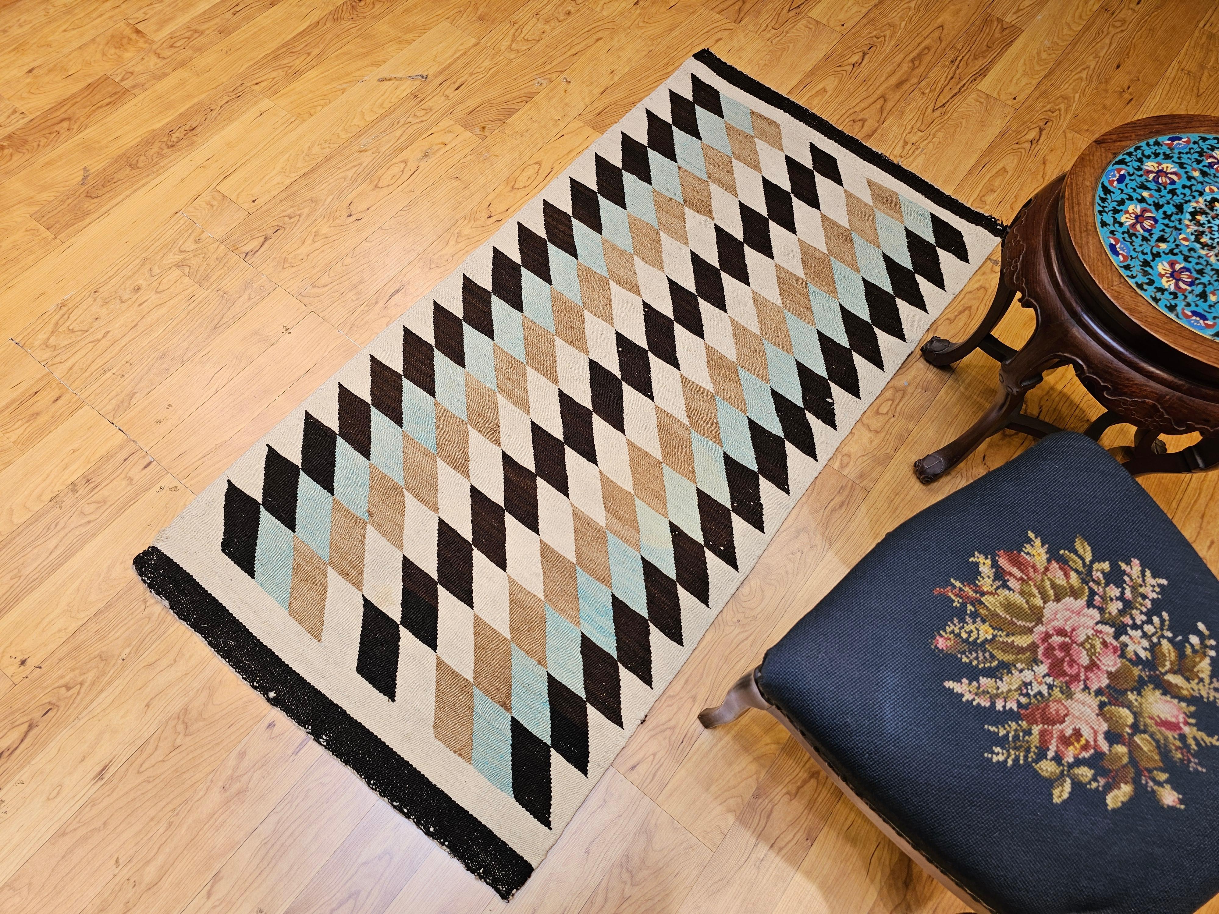 Vintage American Navajo Area Rug in Eye Dazzler Pattern For Sale 5