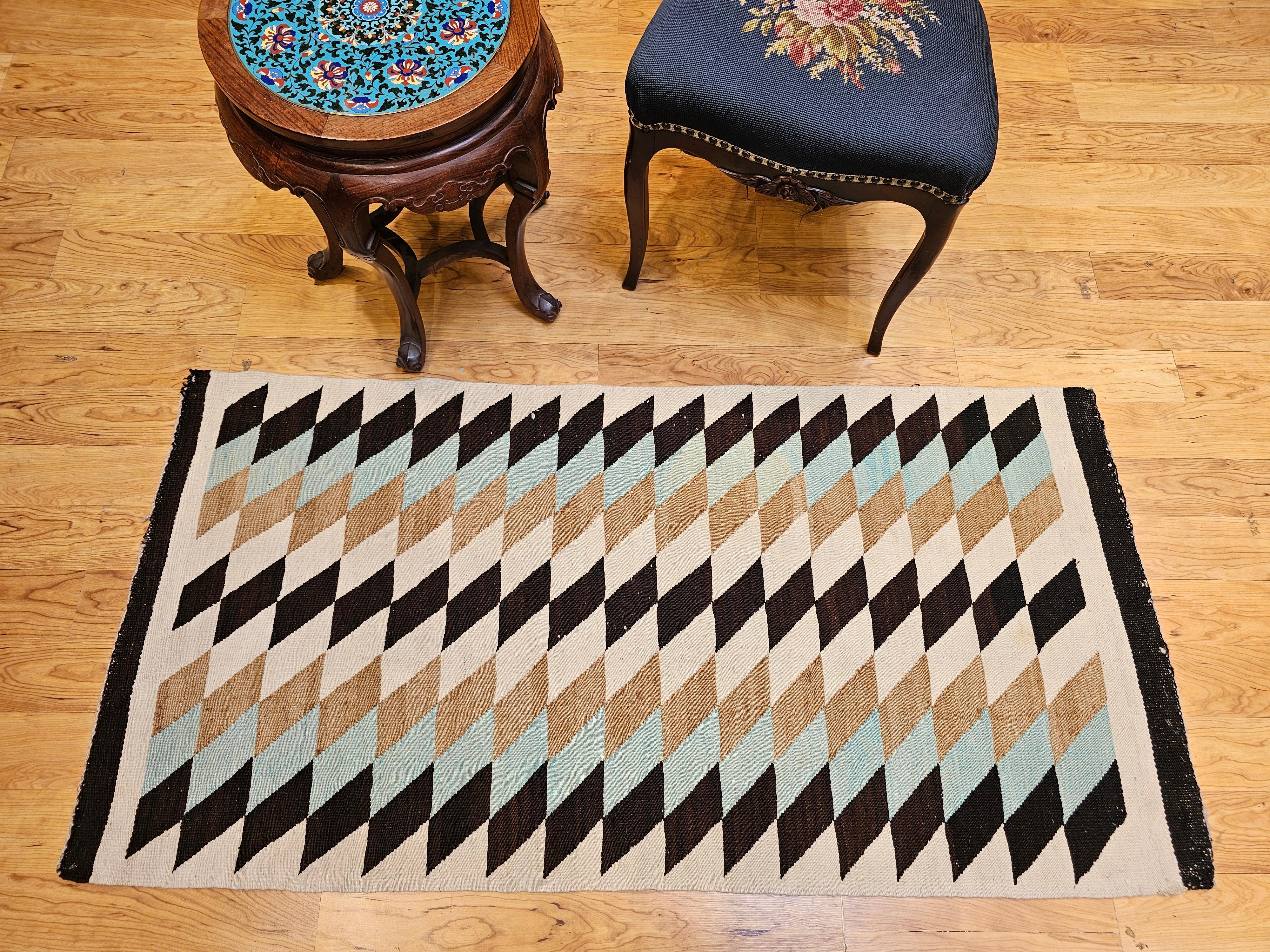 Vintage American Navajo Area Rug in Eye Dazzler Pattern For Sale 6