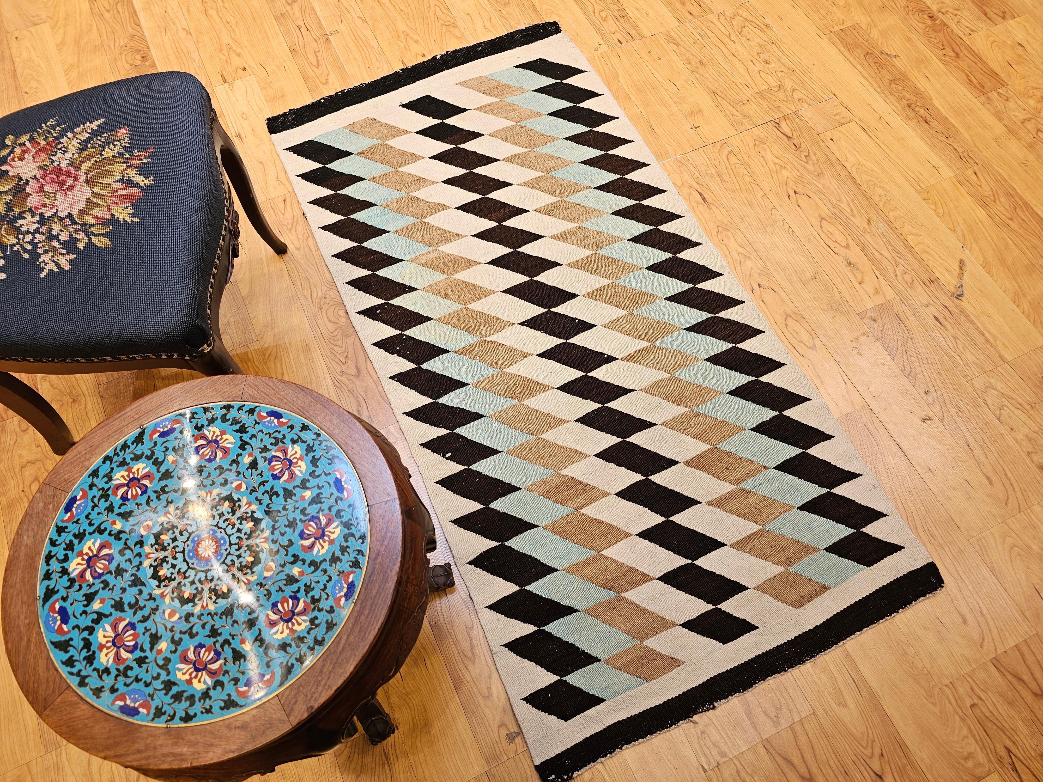 Vintage American Navajo Area Rug in Eye Dazzler Pattern For Sale 7