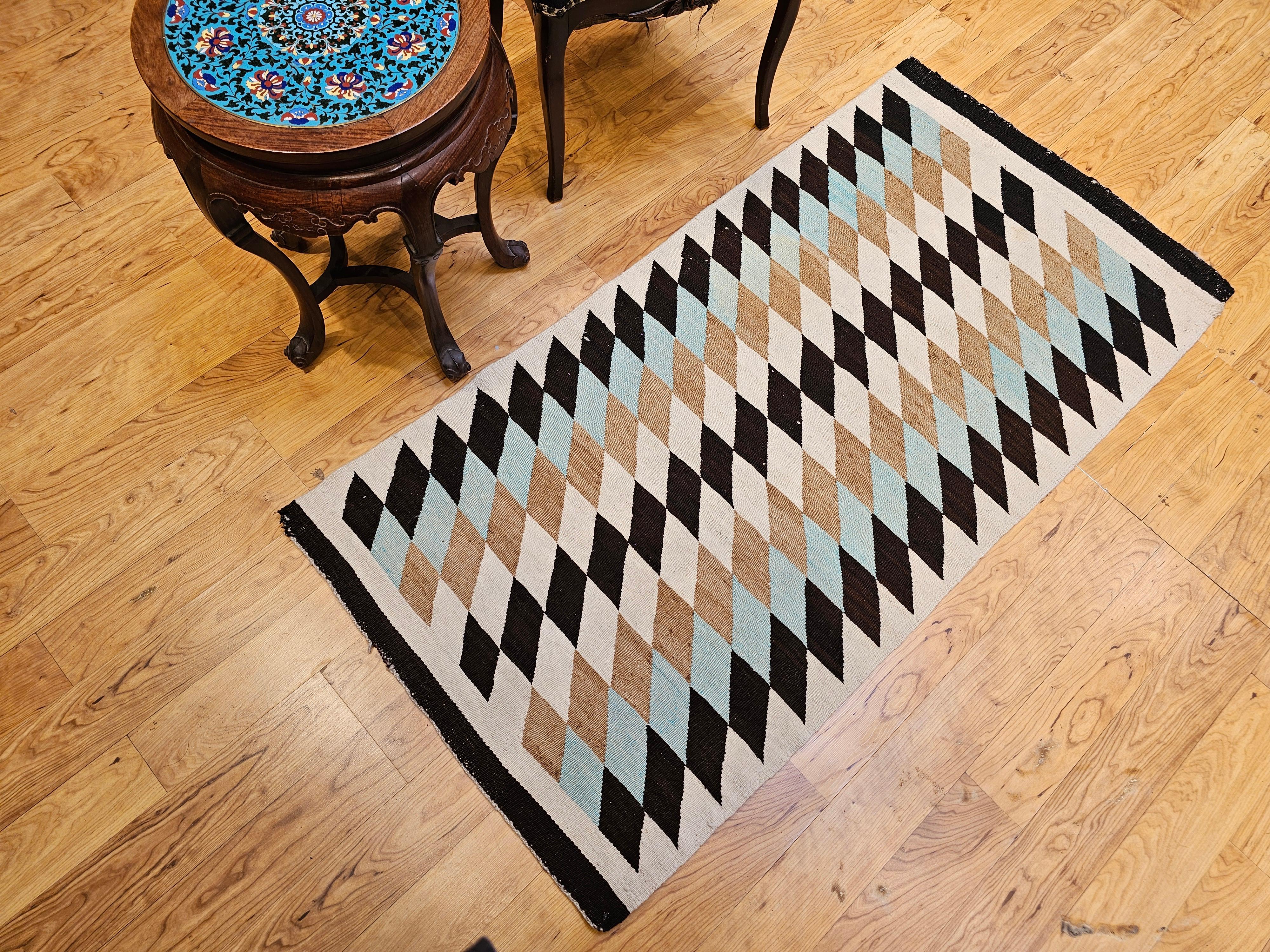 Vintage American Navajo Area Rug in Eye Dazzler Pattern For Sale 9