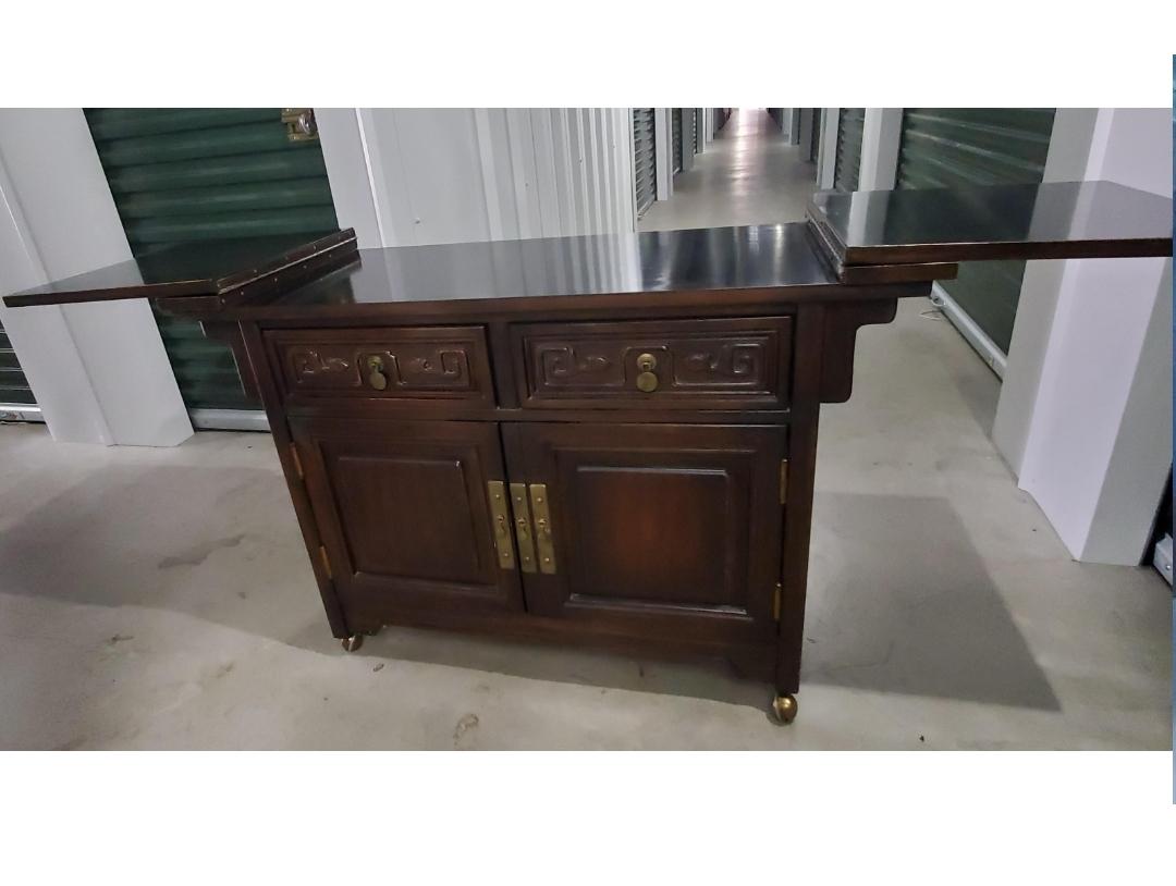 Vintage American of Martinsville Chinoiserie Rolling Sideboard In Good Condition For Sale In Waxahachie, TX