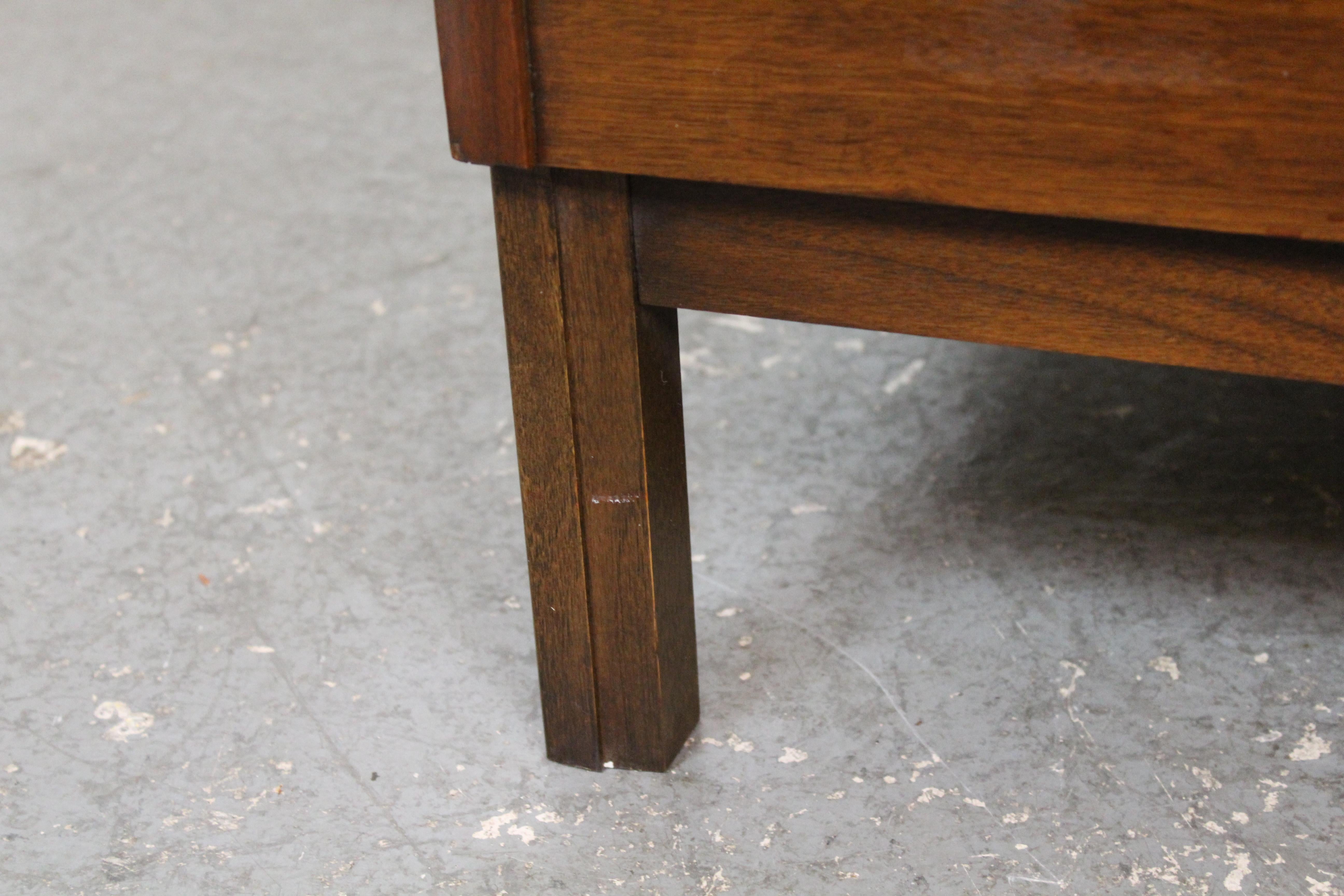 Vintage American of Martinsville, Beistelltisch aus Nussbaumholz, Vintage im Angebot 2