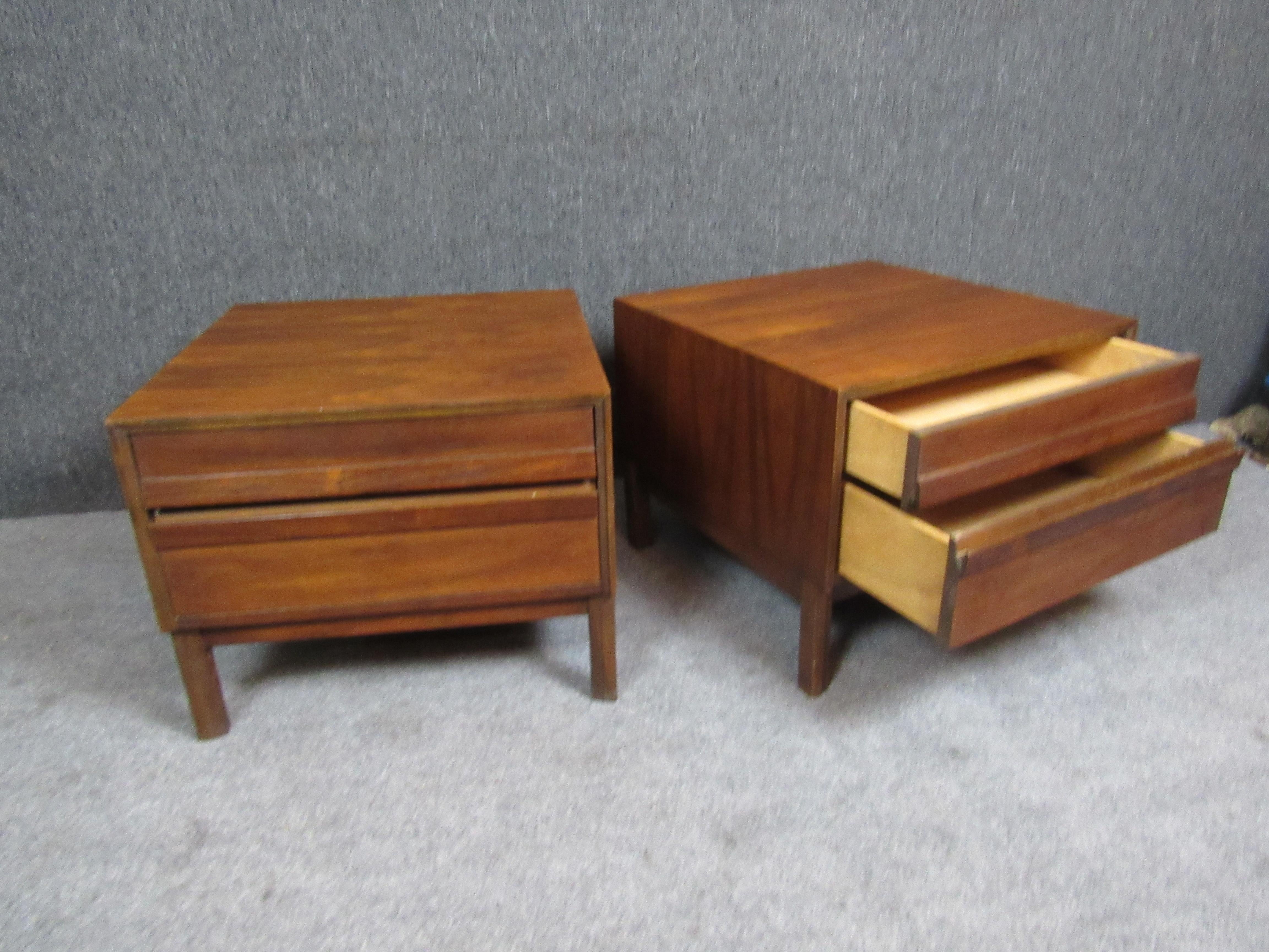 Mid-Century Modern Vintage American of Martinsville Walnut End Tables For Sale