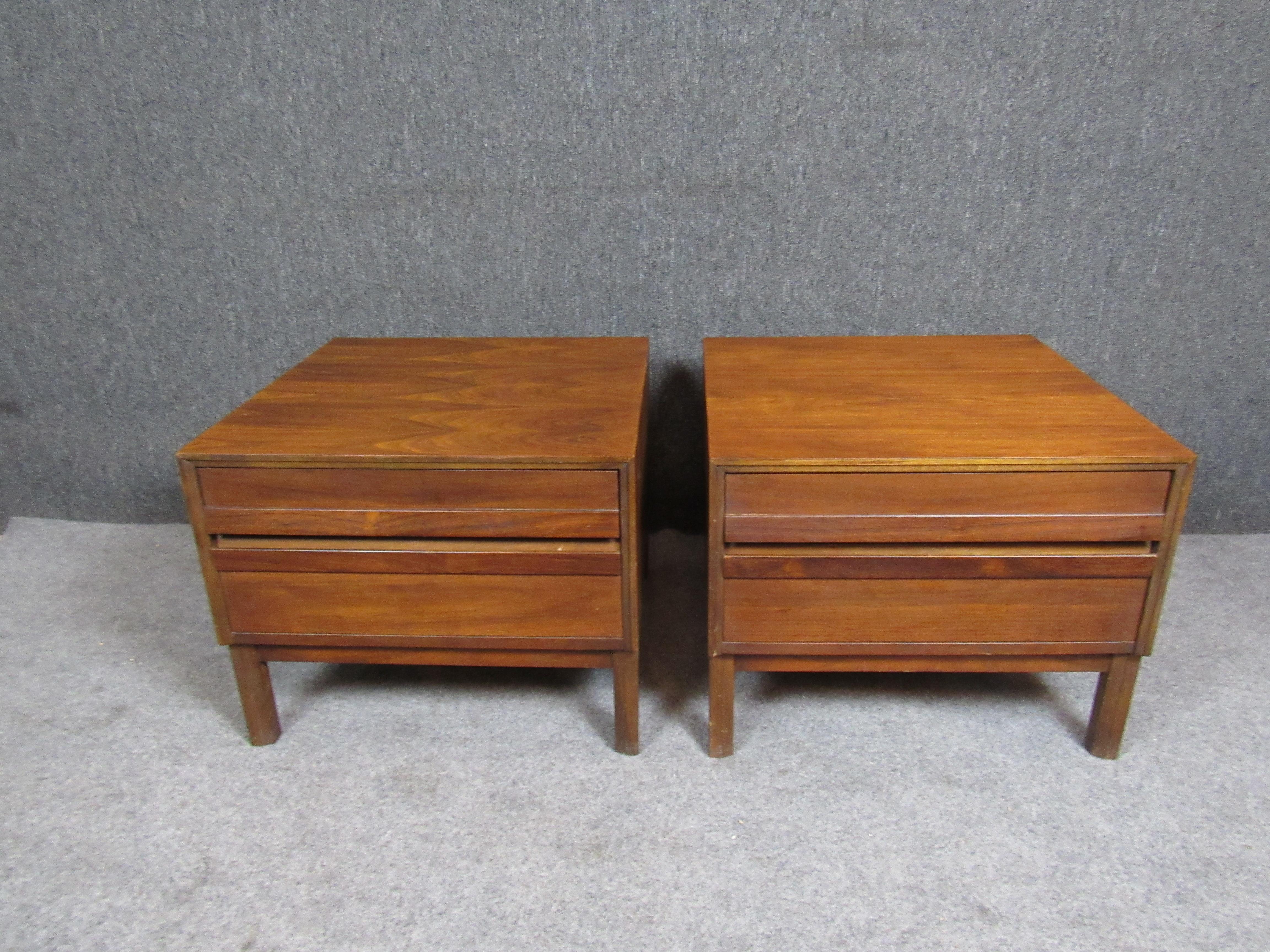 20th Century Vintage American of Martinsville Walnut End Tables For Sale