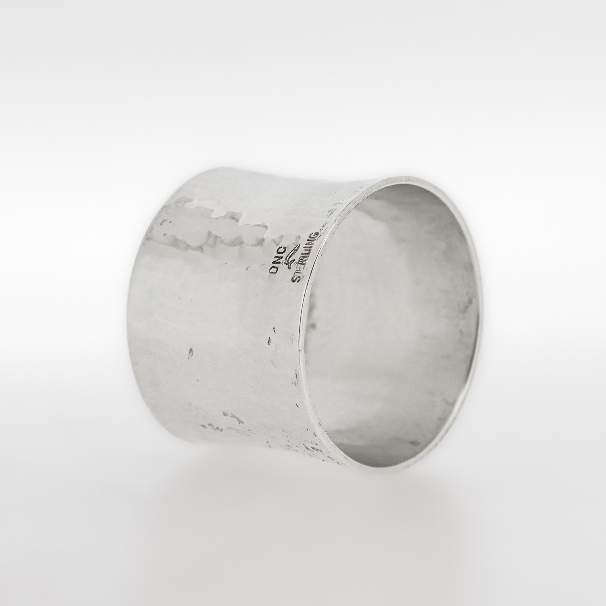 Américain Vintage Old Newbury Crafters argent sterling martelé à la main Rond de serviette en vente