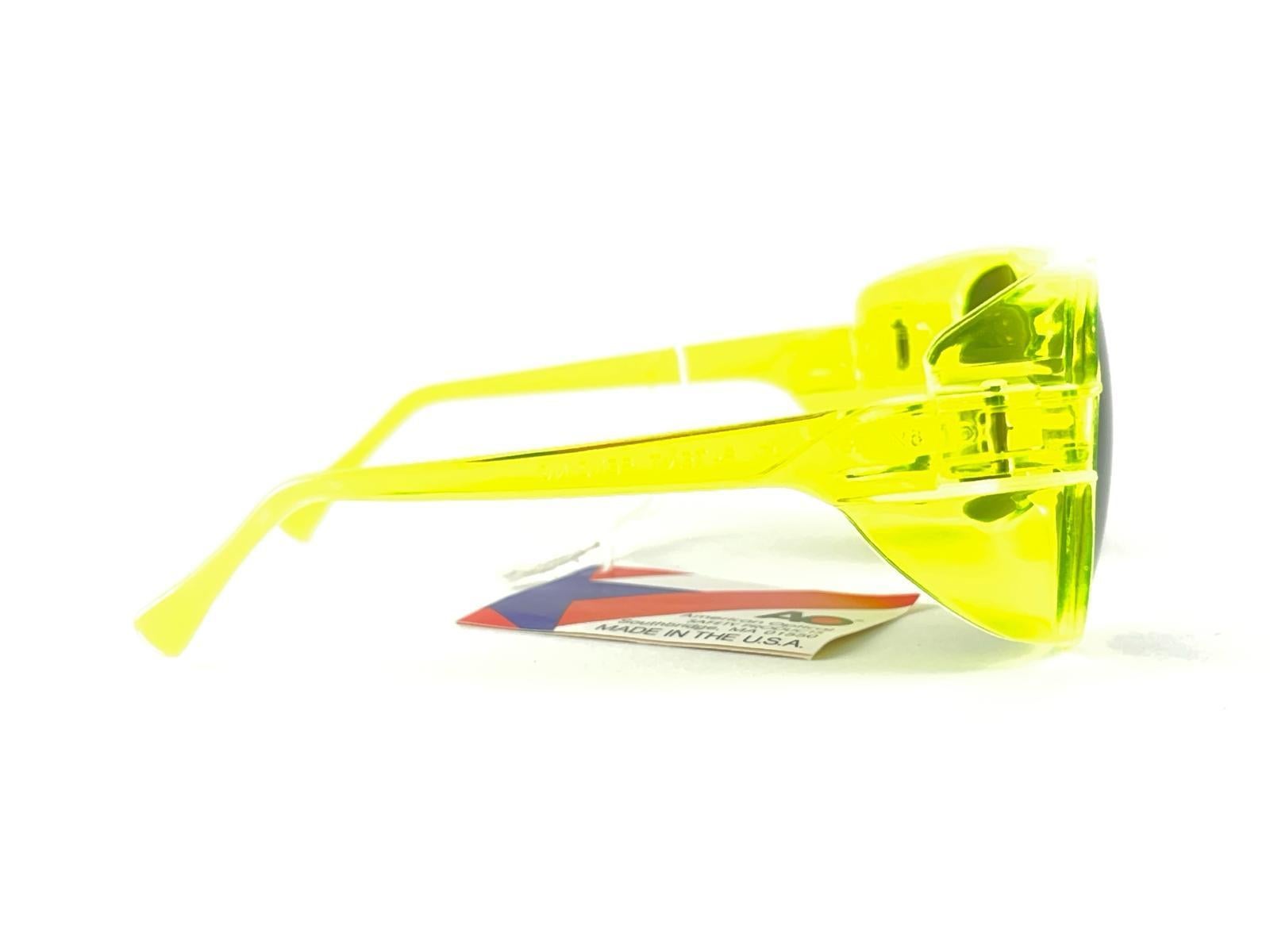 Amerikanische optische Vintage-Sonnenbrille „ Aerosite“ Aviator Neon, Vintage, 80er Jahre, hergestellt in Usa im Angebot 1
