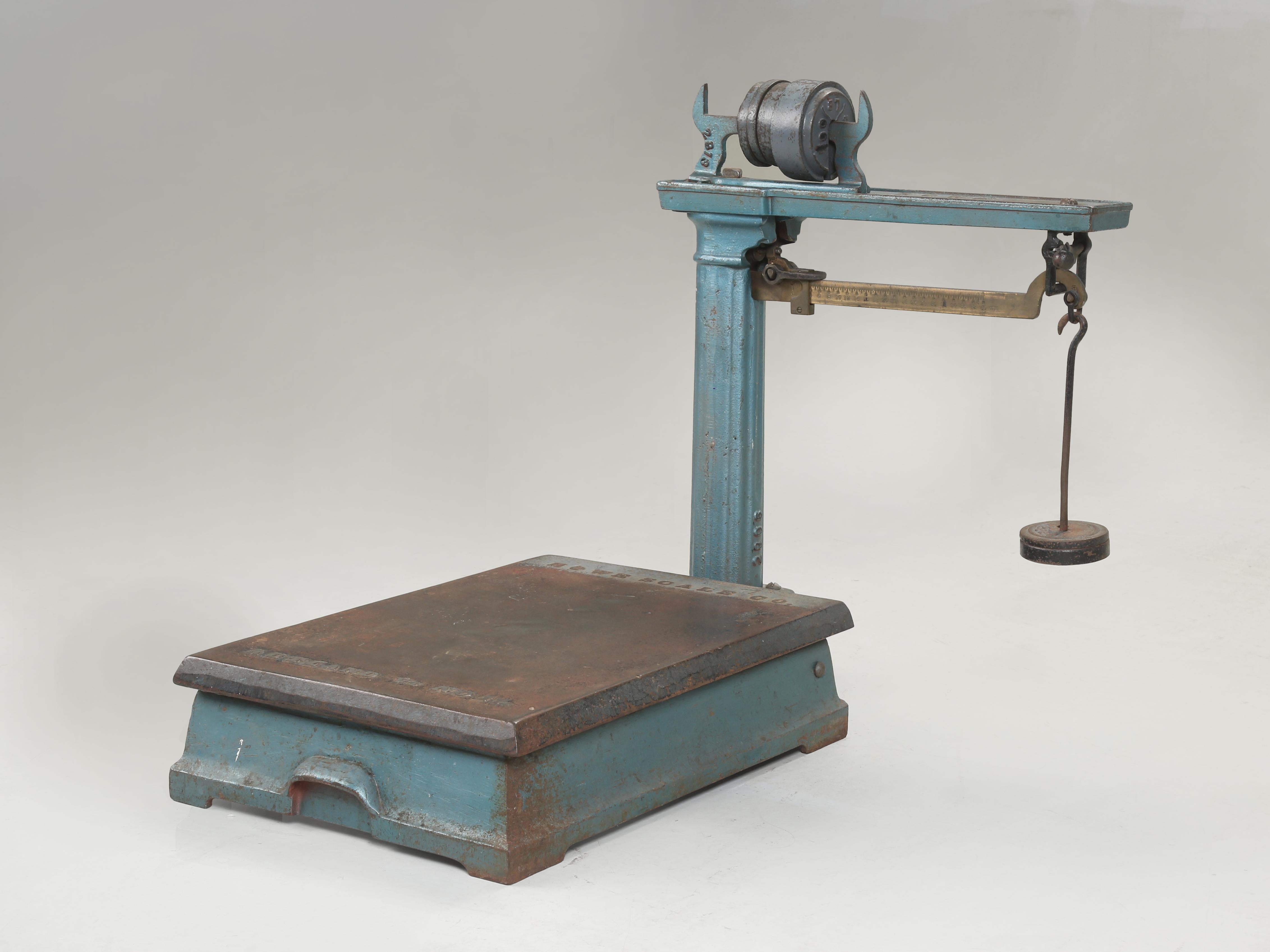 Country La bilancia a vernice originale americana d'epoca è un ottimo oggetto decorativo per la cucina in vendita