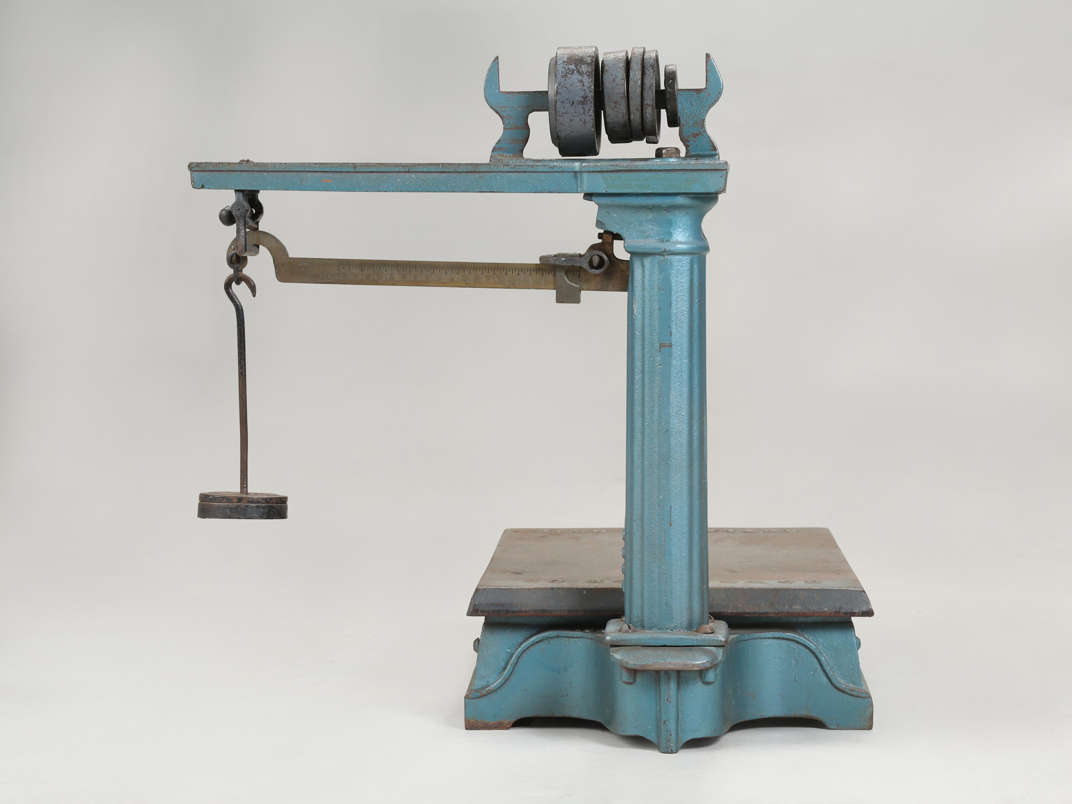 Calco La bilancia a vernice originale americana d'epoca è un ottimo oggetto decorativo per la cucina in vendita