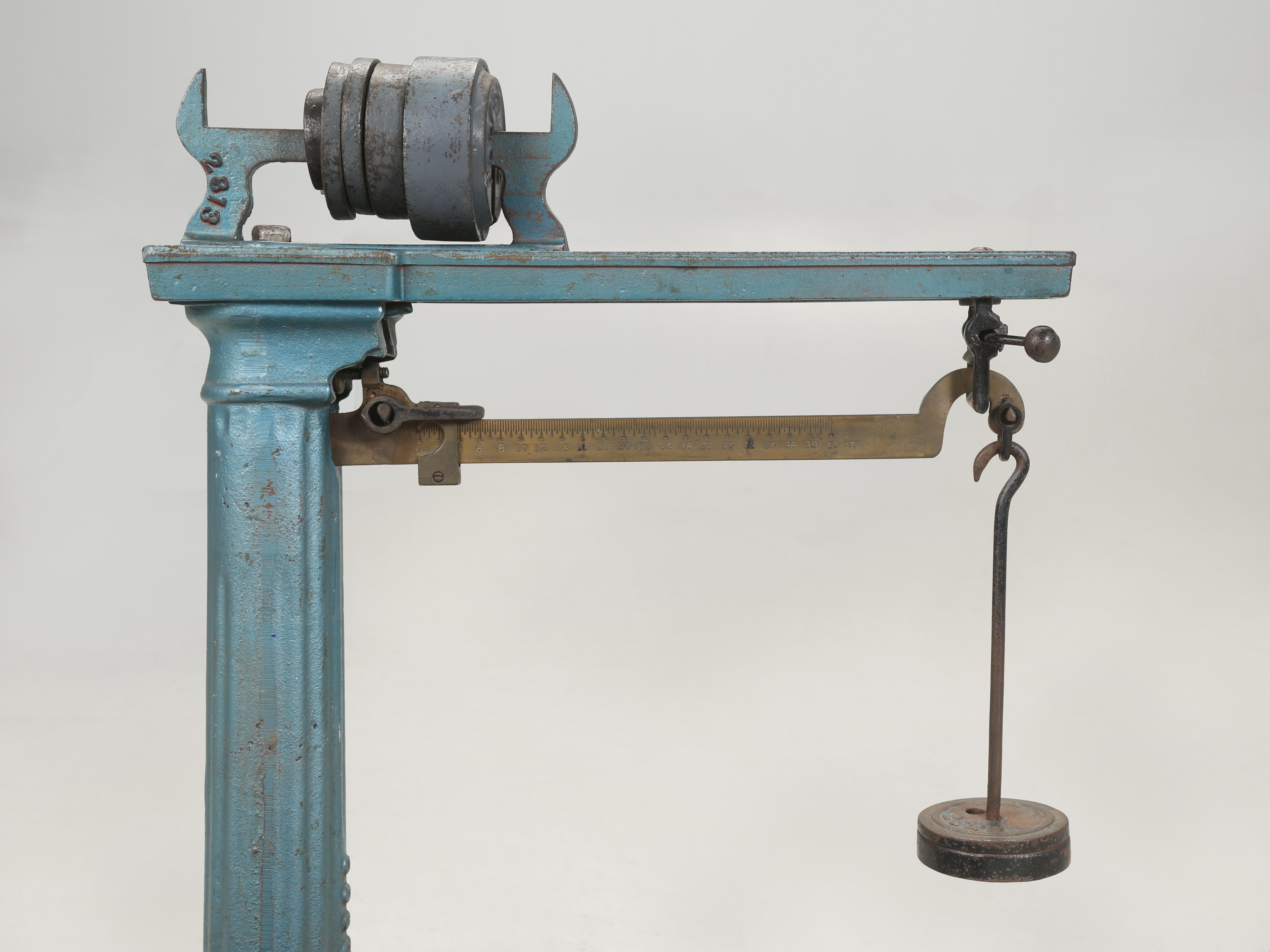 La bilancia a vernice originale americana d'epoca è un ottimo oggetto decorativo per la cucina In condizioni buone in vendita a Chicago, IL