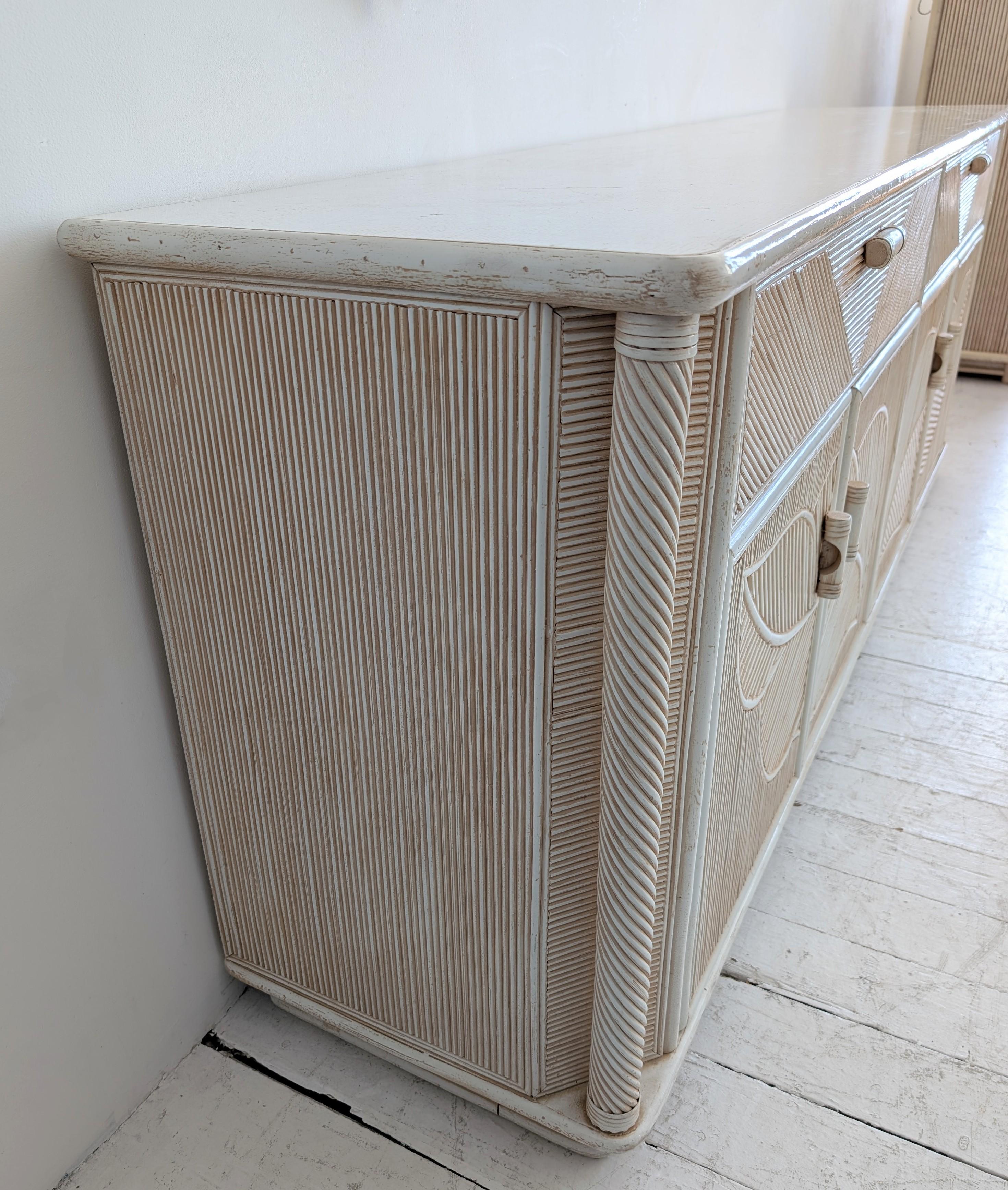 Vintage American pencil reed / cane & wood sideboard with leaf motif, 1970s For Sale 4