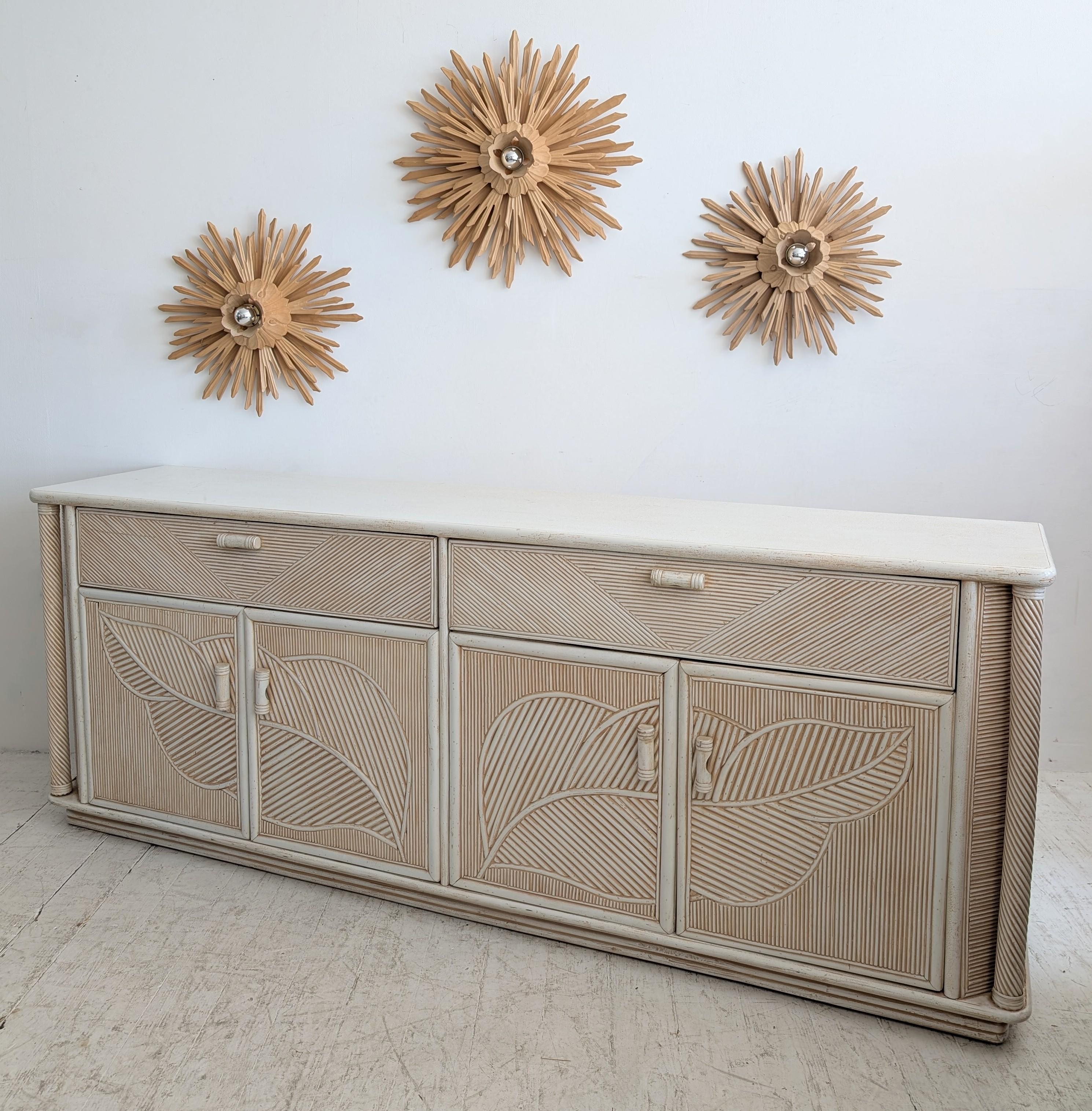 Vintage American pencil reed / cane & wood sideboard with leaf motif, 1970s In Good Condition For Sale In Hastings, GB