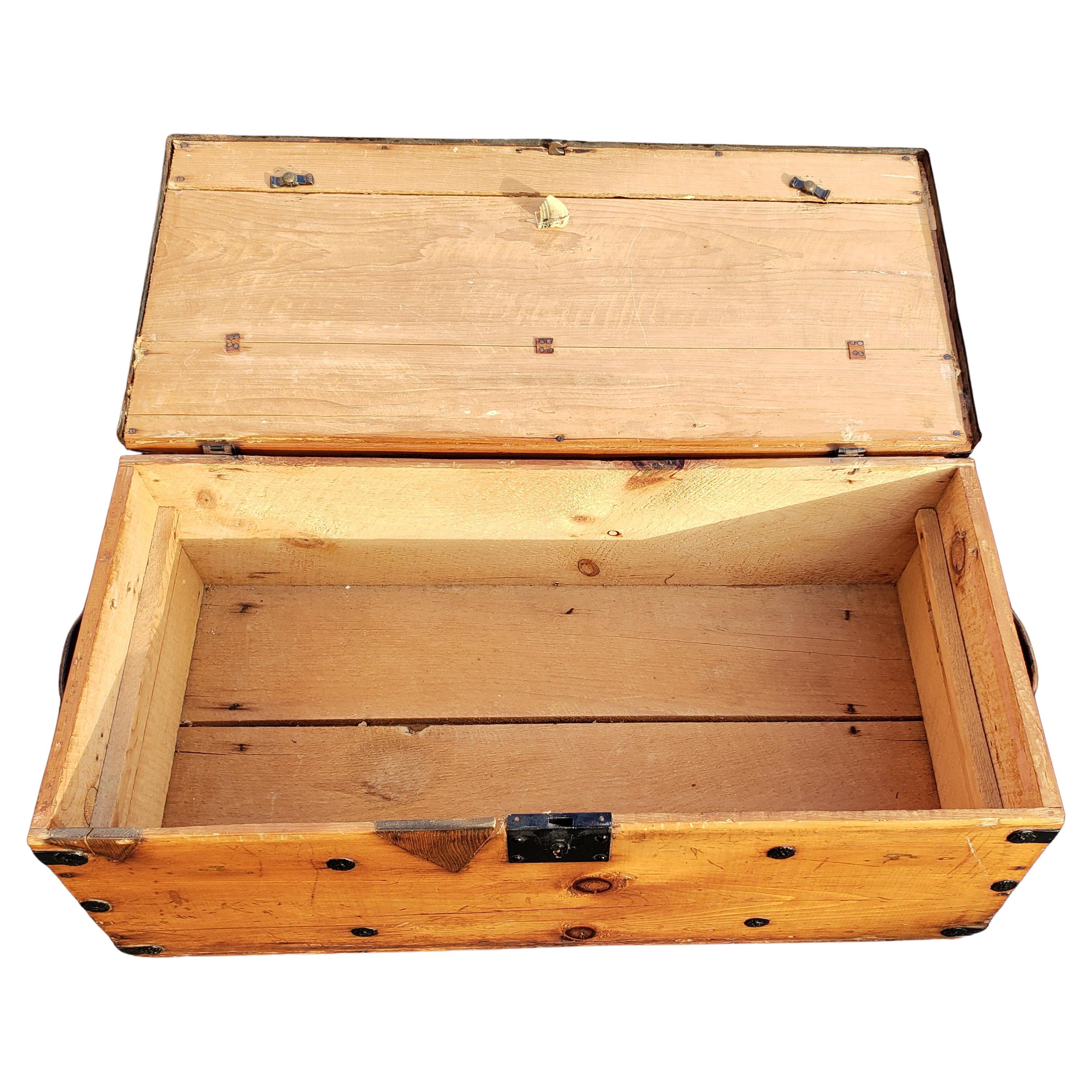 Vintage American Pine Trunk with Solid Wooden Handles, circa 1960s For Sale 2
