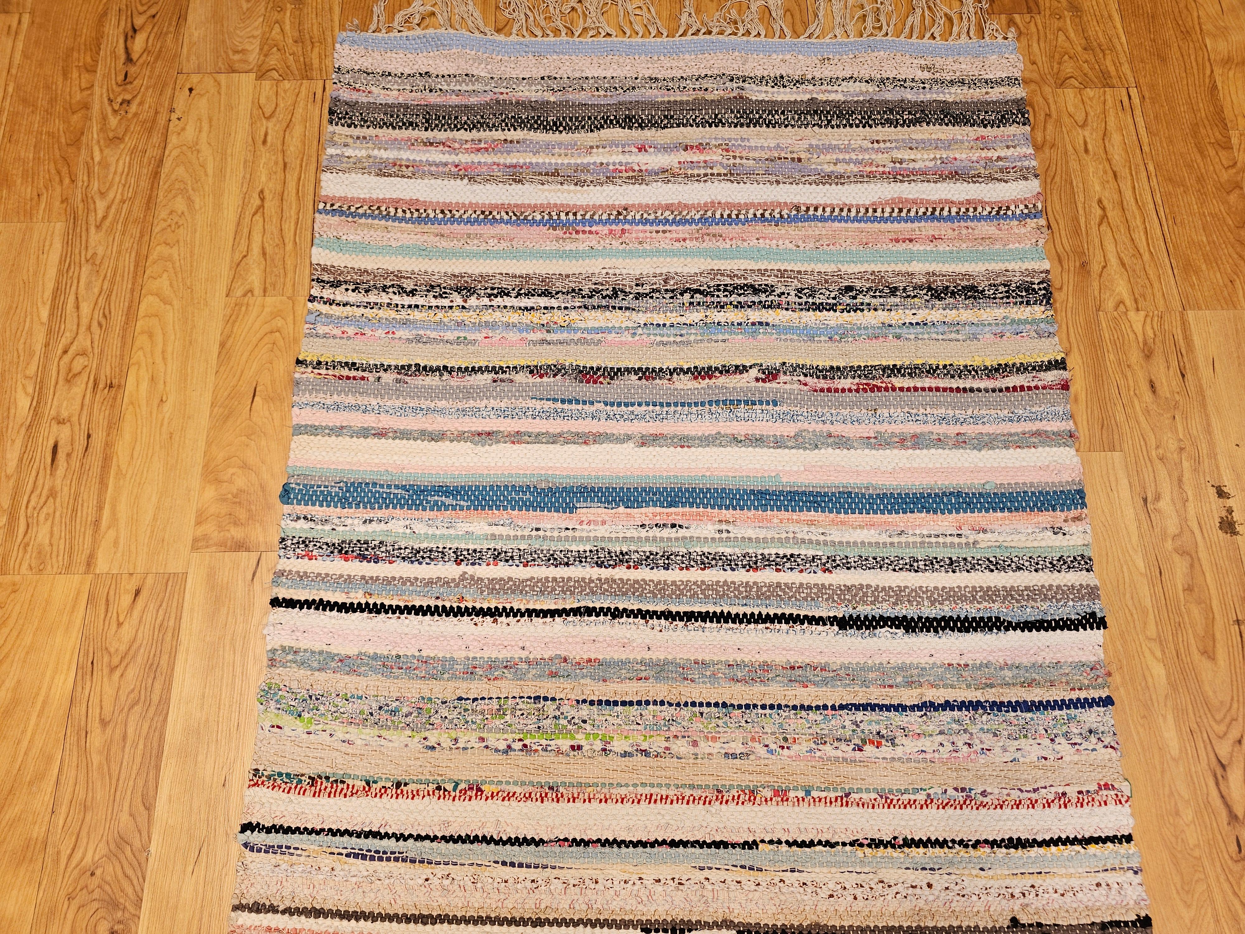 XX secolo American Rag Rug d'epoca a bande di tonalità della terra ispirato ai Rug & Kilim scandinavi in vendita