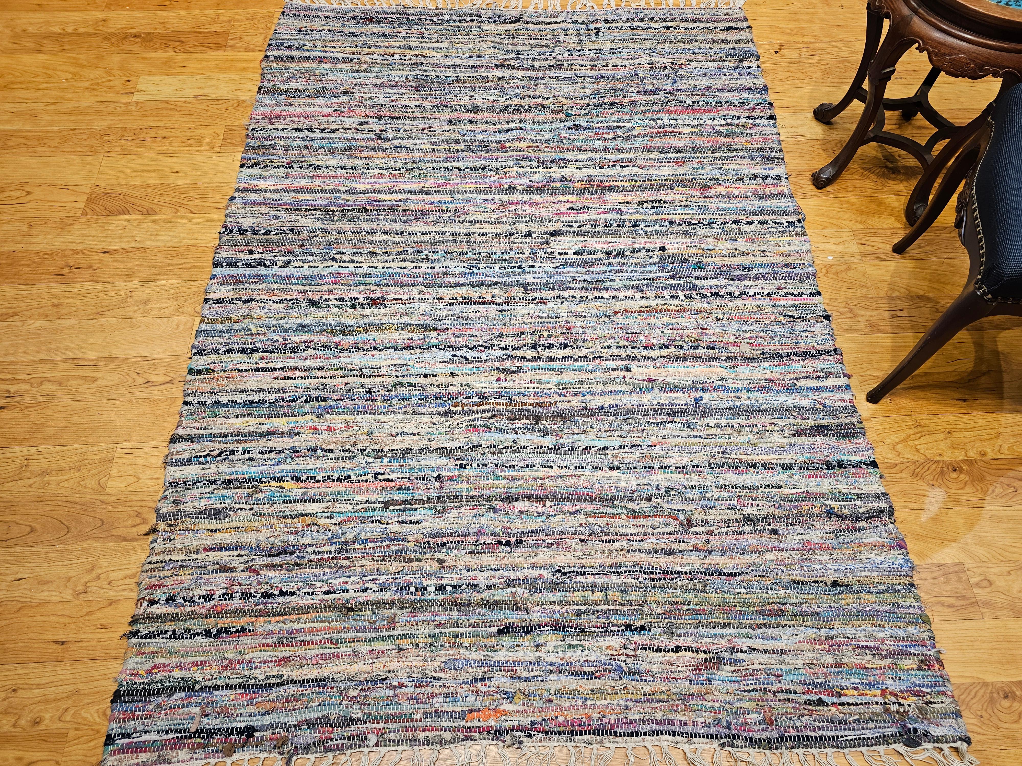 Vintage American Rag Rug in Streifenmuster in Blau, Gelb, Rot, Rosa, Weiß im Angebot 1