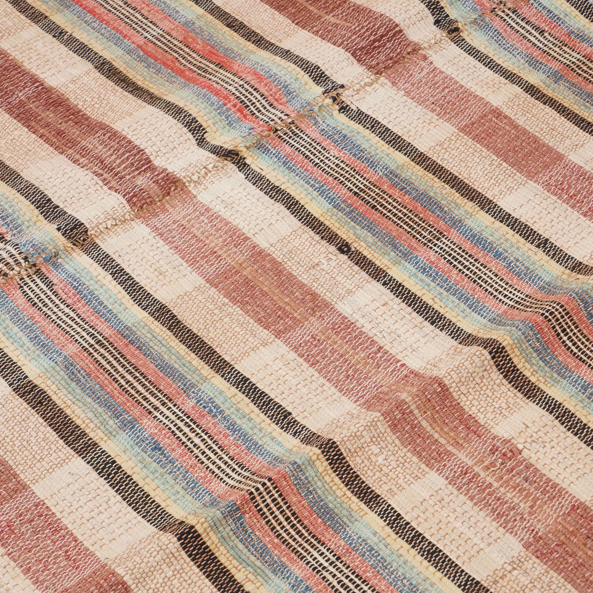 Vintage American rag rug with bound edges, c. 1850-1900 For Sale 6