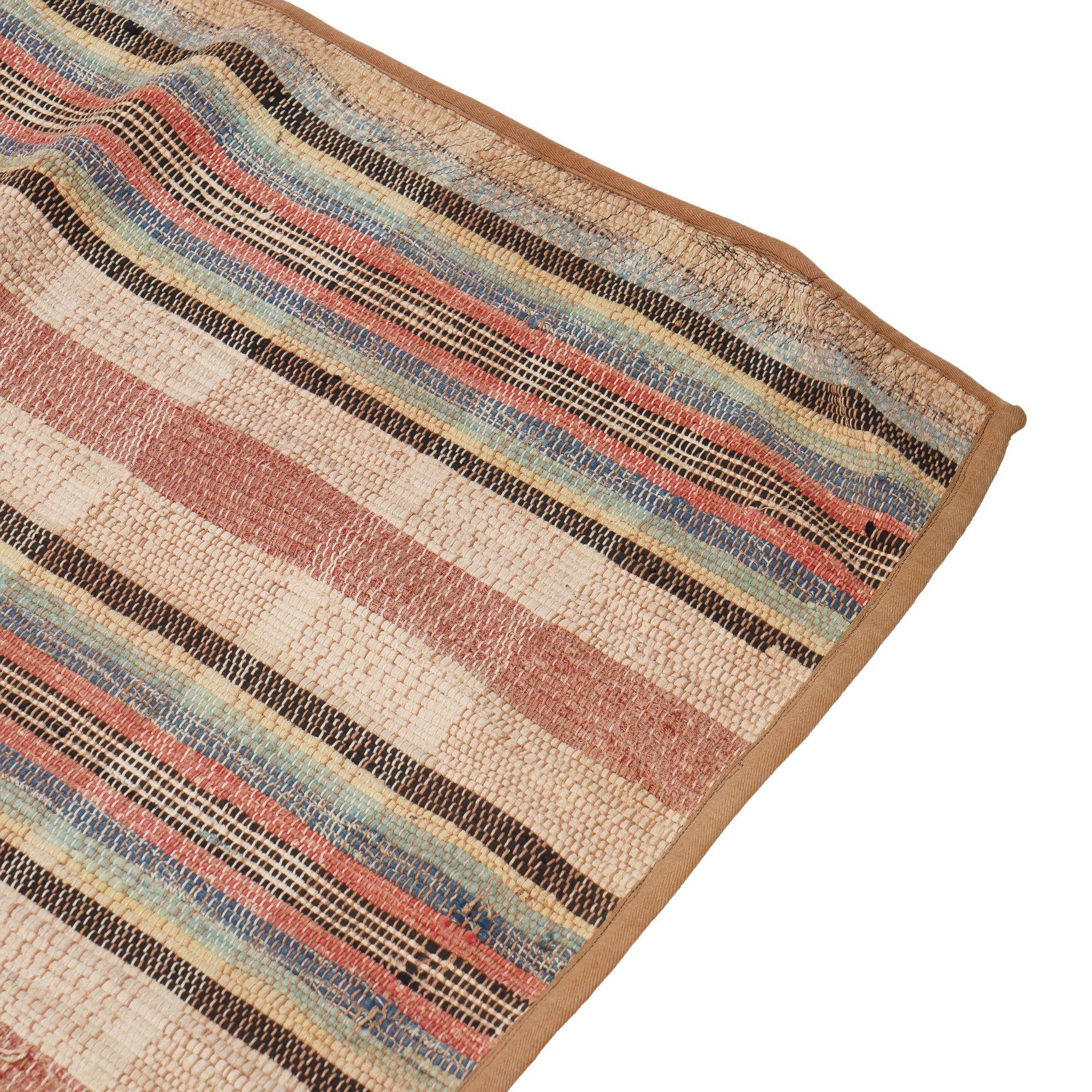 Vintage American rag rug with bound edges, c. 1850-1900 For Sale 7