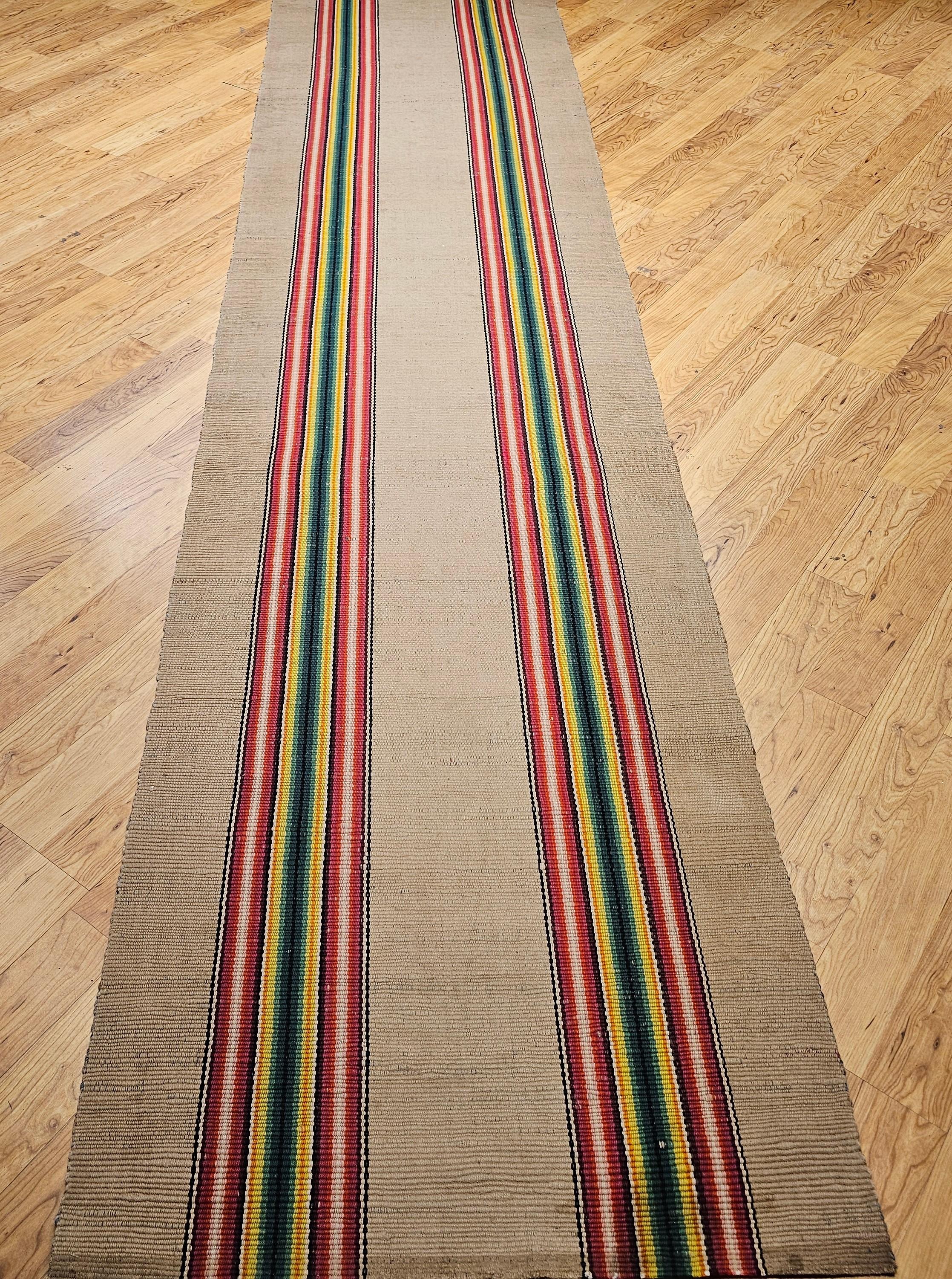 Vintage American Rag Runner In Good Condition For Sale In Barrington, IL