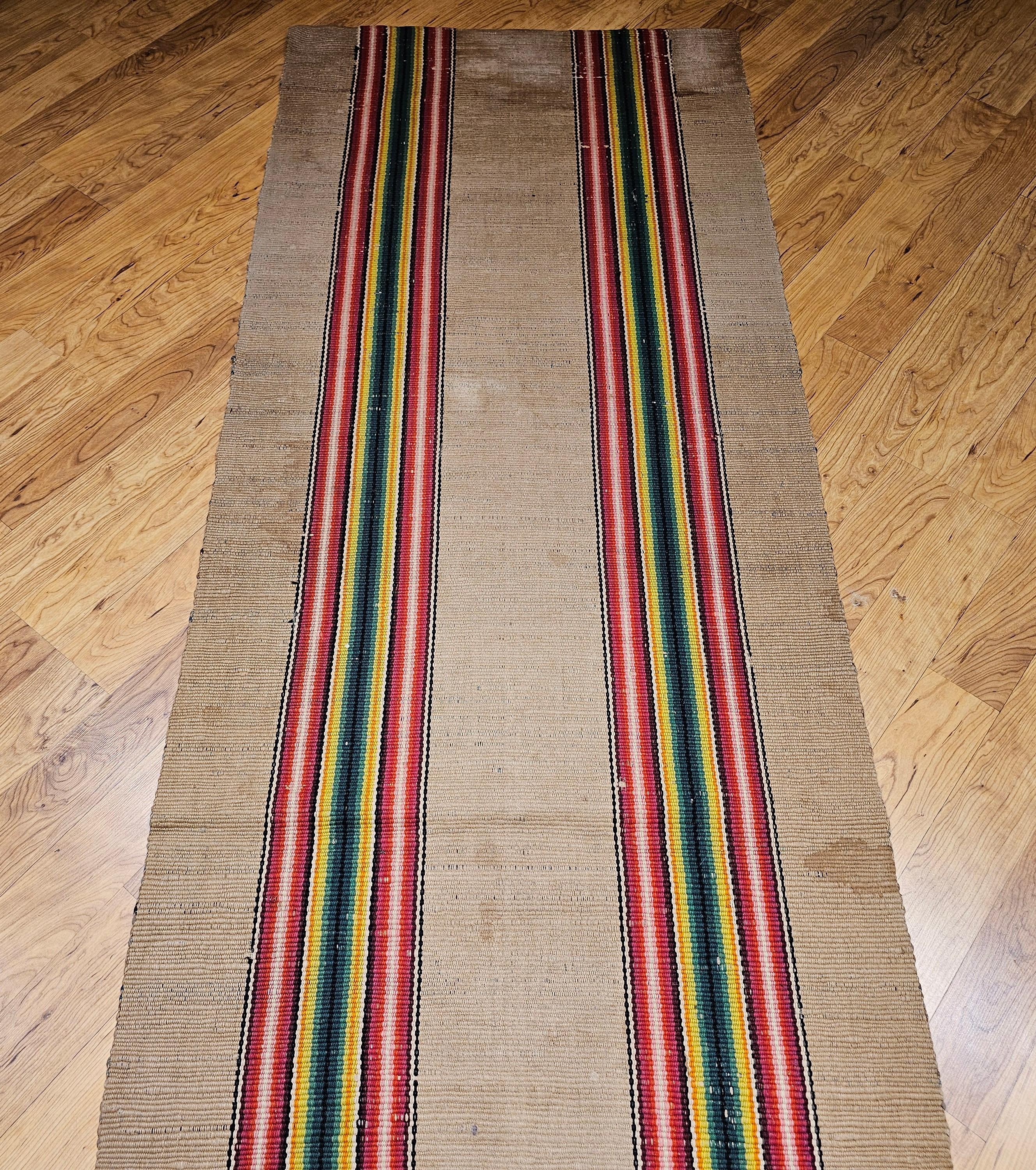 Chemin de table en chiffon américain vintage en vente 2