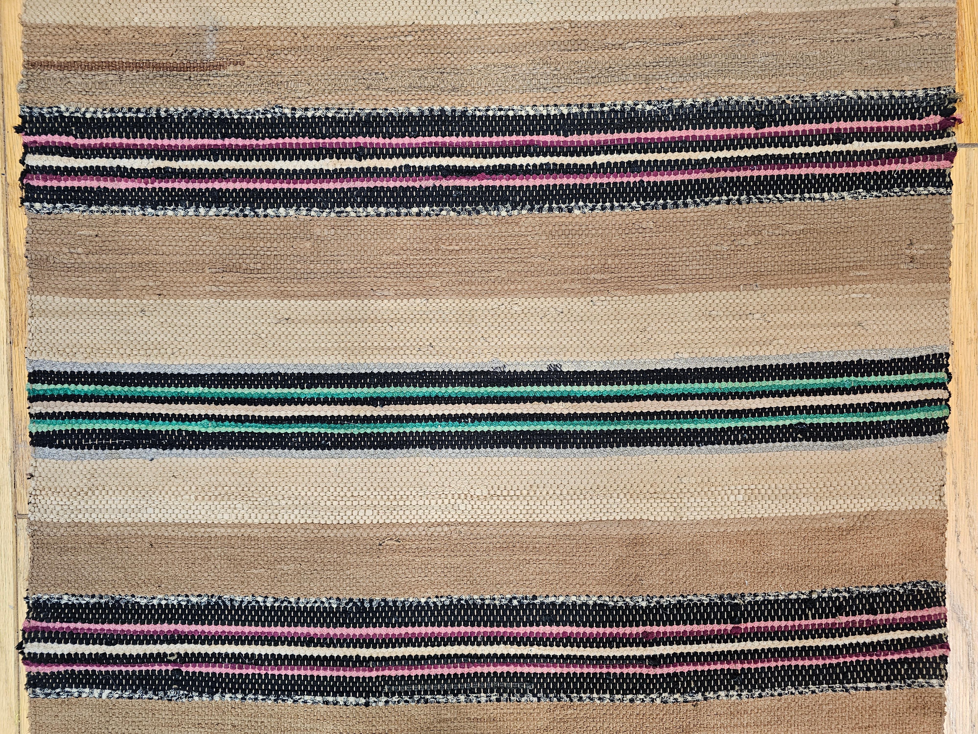 Vintage American Rag Runner In Good Condition For Sale In Barrington, IL