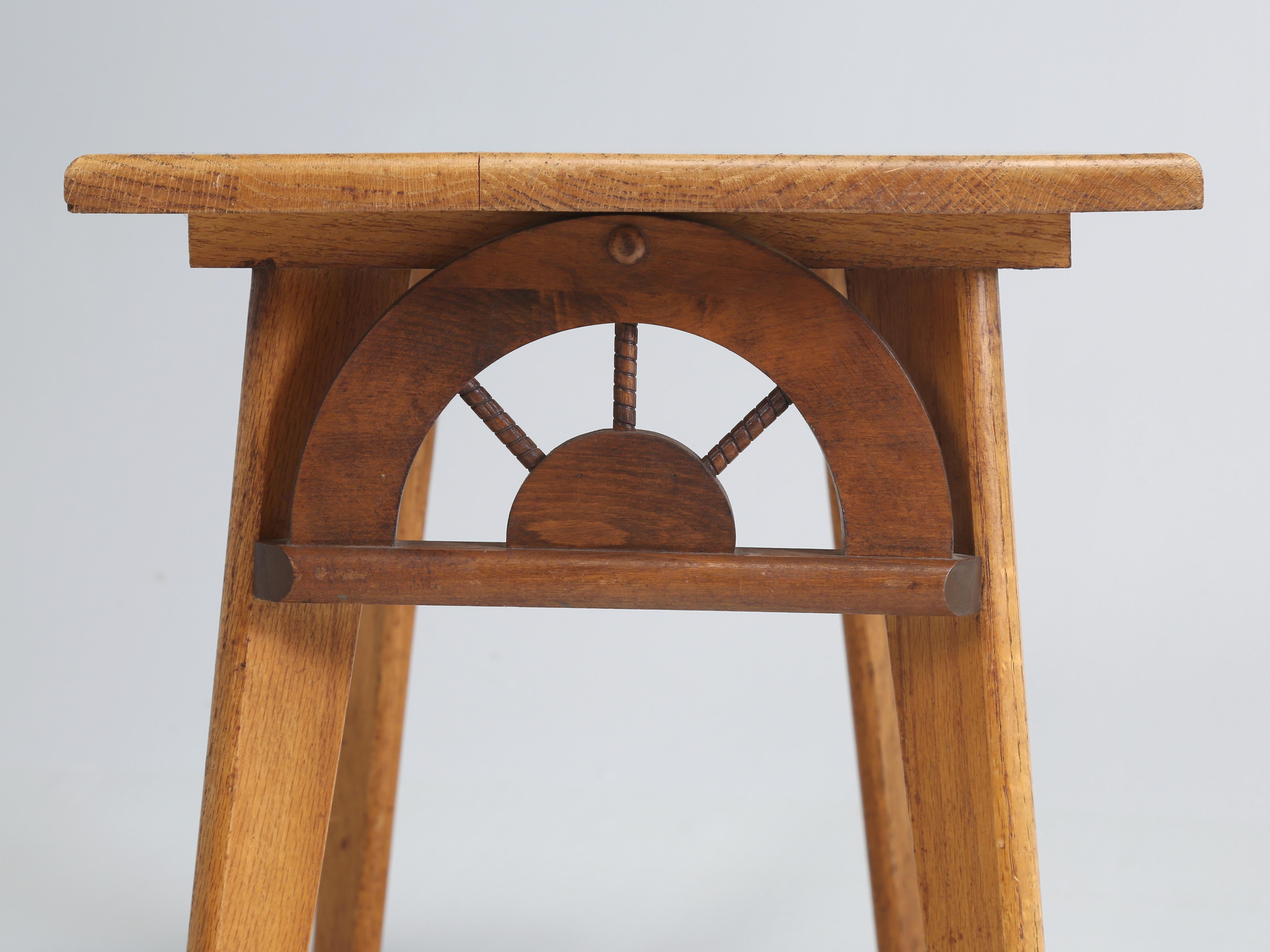 Table d'appoint ou de chevet vintage en Oak Oak Design/One Design de roue de chariot en vente 1