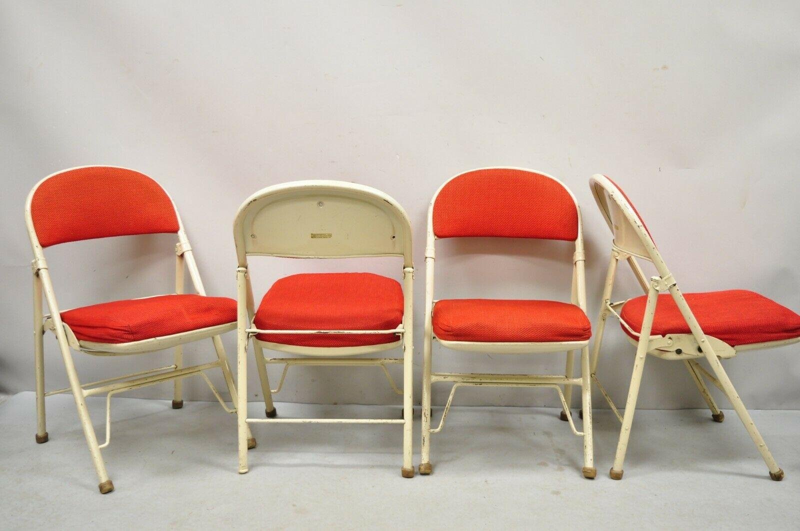 Amerikanische Vintage-Sessel mit Metallrahmen und roten gepolsterten Klappstühlen, 4er-Set (Art déco) im Angebot