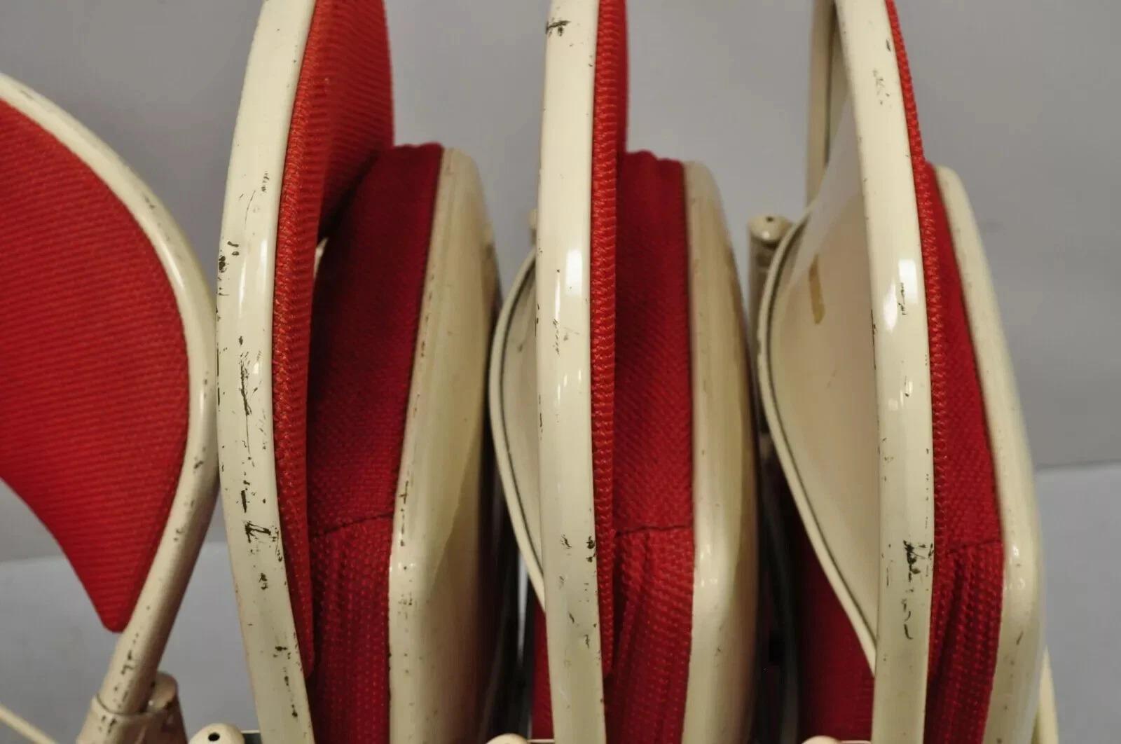 Vintage American Seating Sillas plegables tapizadas en rojo con estructura metálica - Juego de 4 en Bueno estado para la venta en Philadelphia, PA