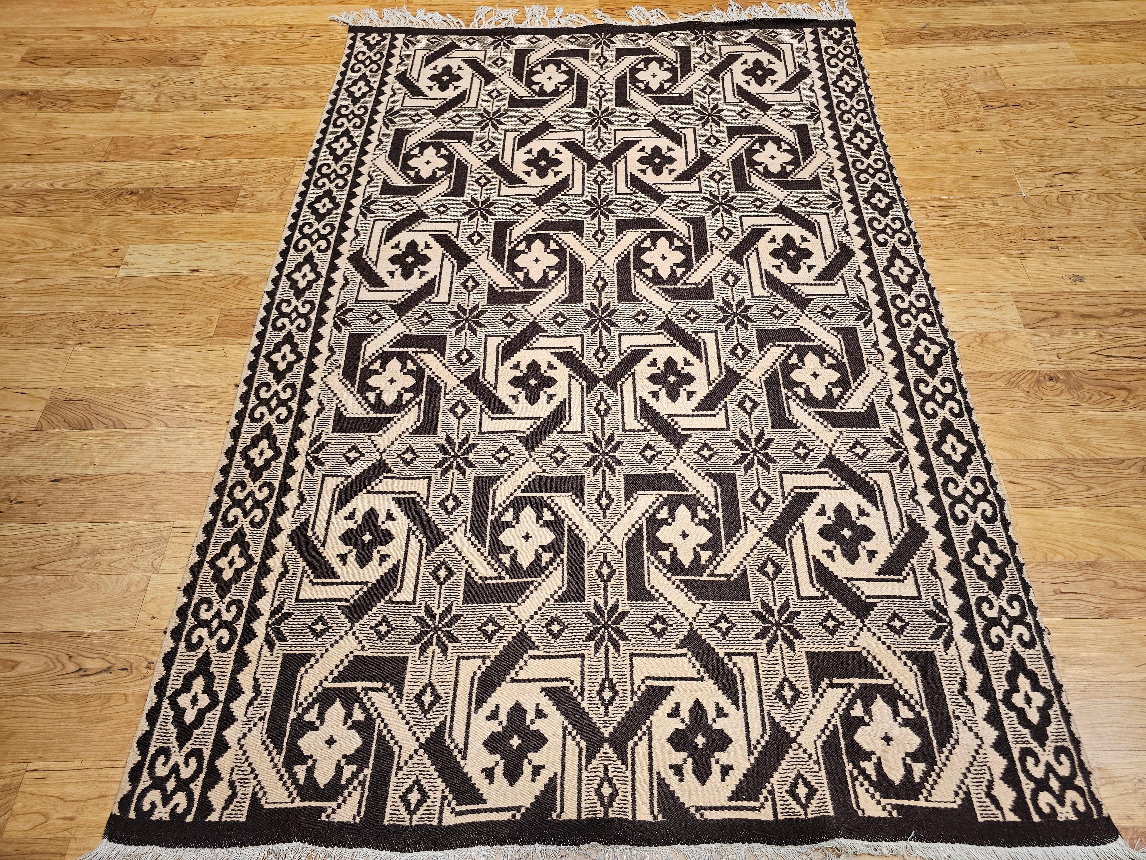 American Vintage Southwestern Hand Woven Flat Weave Kilim Area Rug in Gray, Ivory & Brown For Sale