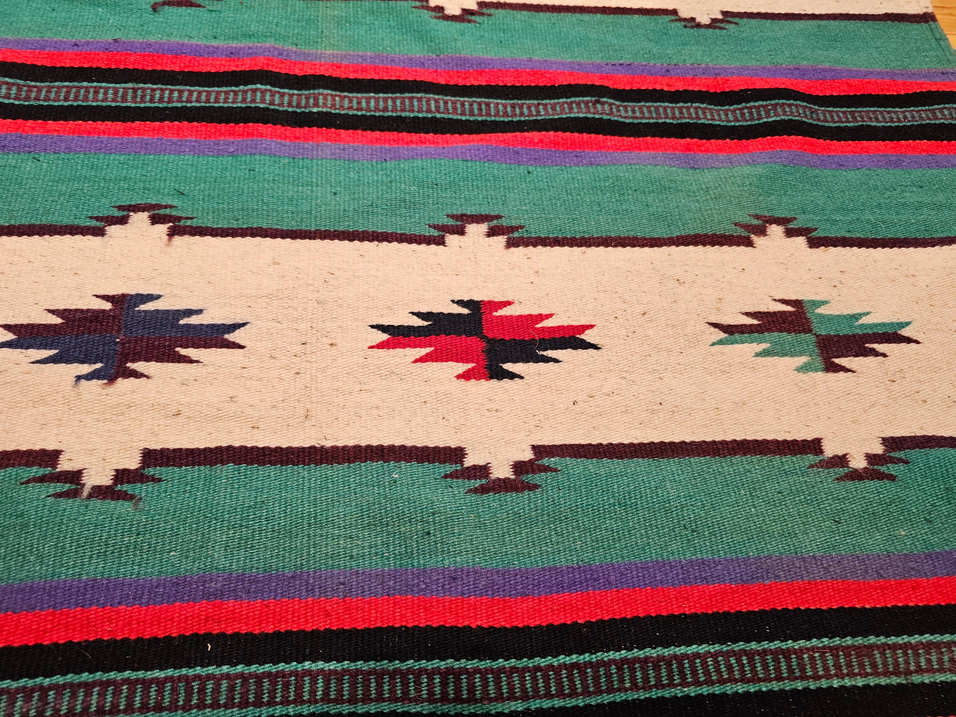 Laine Rug & Kilim Vintage Américain du Sud-Ouest en Ivoire, Vert, Rouge, Violet, Noir en vente