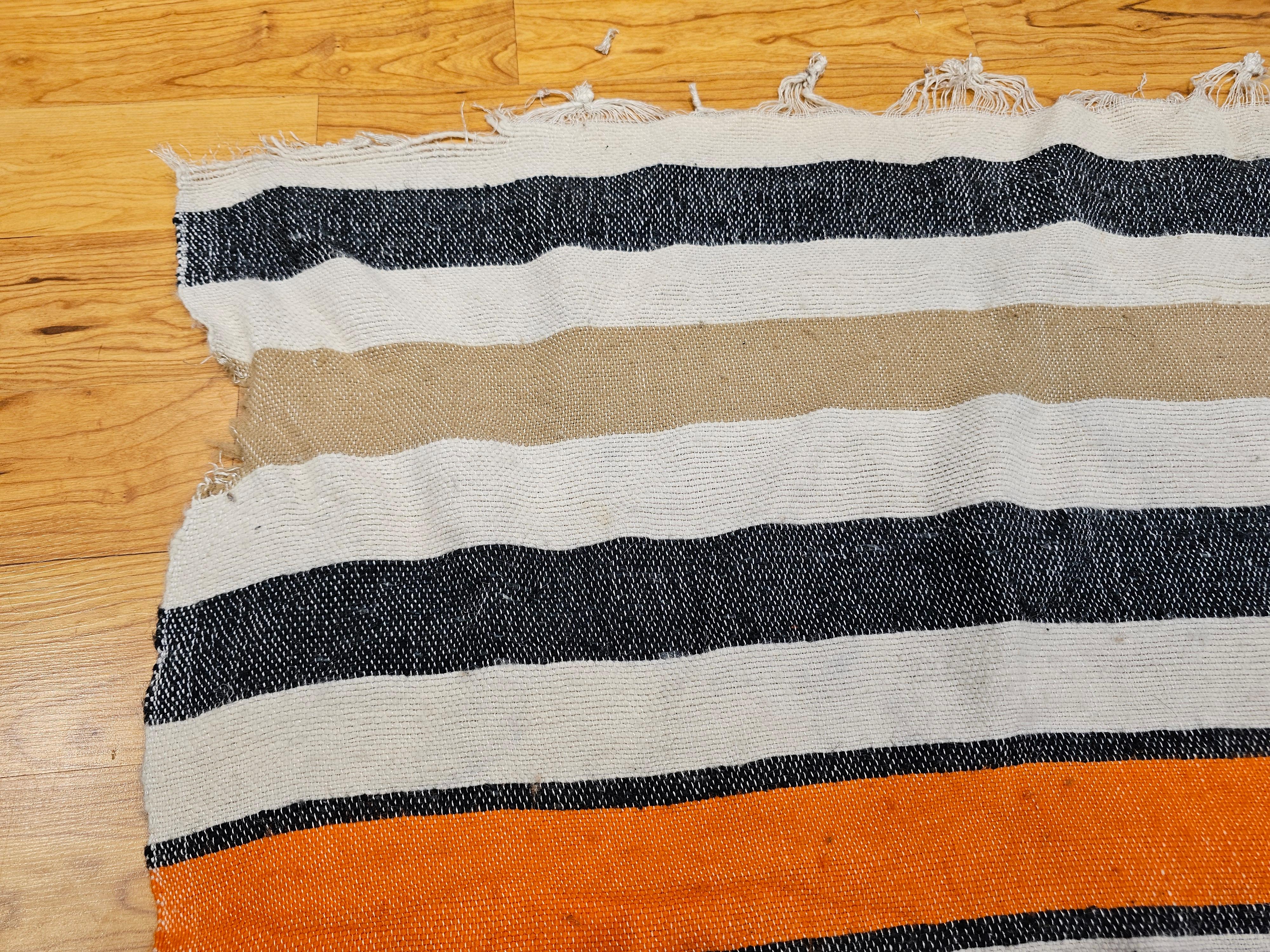 Südwestliche Serape-Deckendecke aus Serape in Elfenbein, Tan, Orange und Schwarz mit Bandmuster im Angebot 3