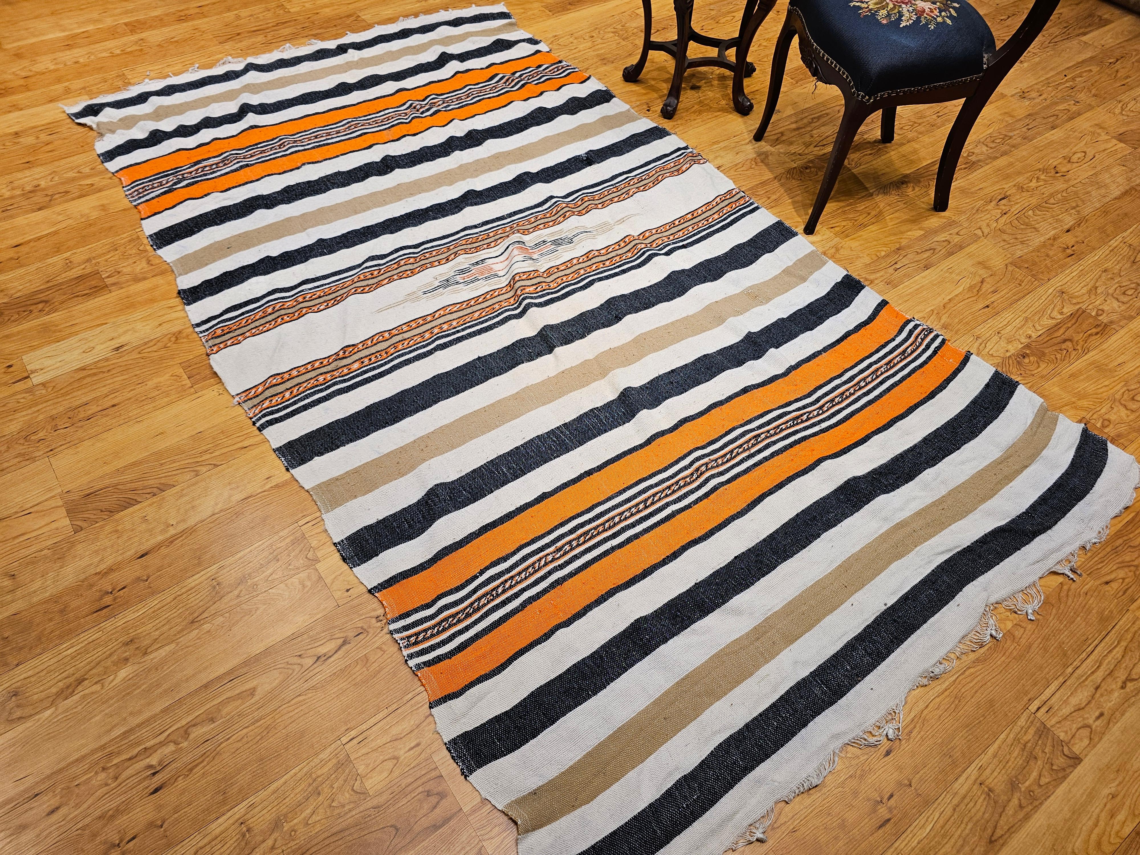 Südwestliche Serape-Deckendecke aus Serape in Elfenbein, Tan, Orange und Schwarz mit Bandmuster im Angebot 4