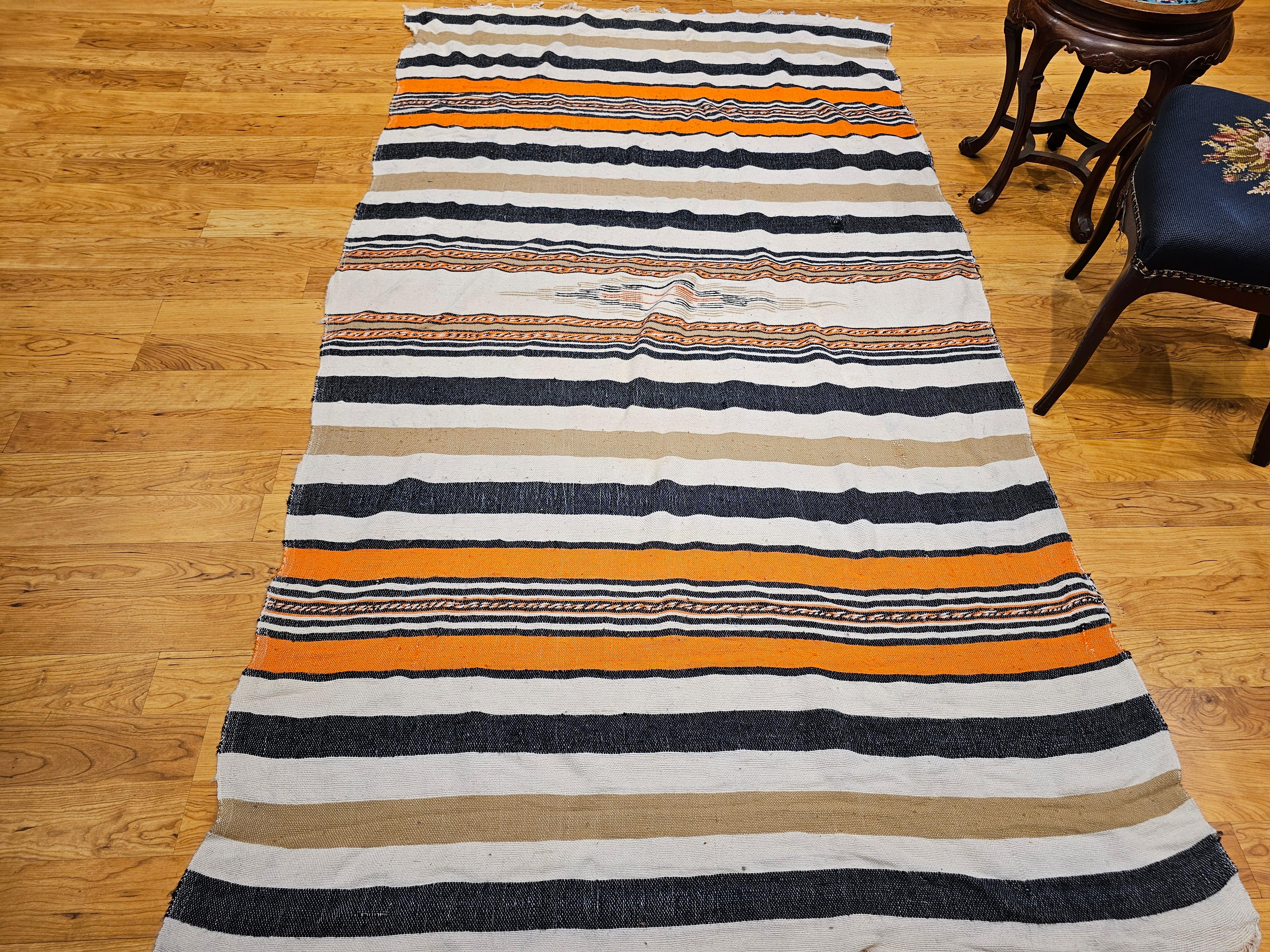 Südwestliche Serape-Deckendecke aus Serape in Elfenbein, Tan, Orange und Schwarz mit Bandmuster im Angebot 5