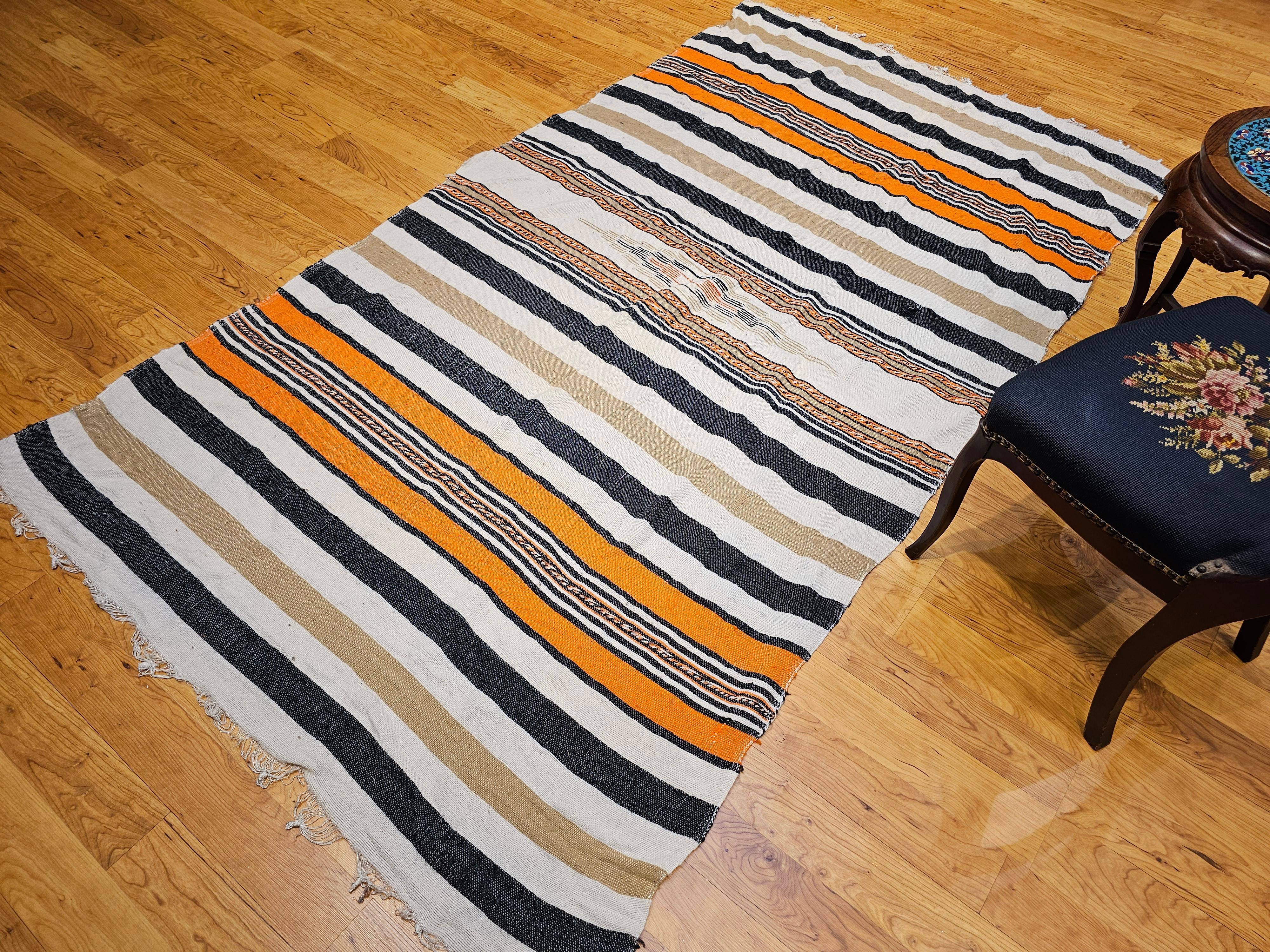 Südwestliche Serape-Deckendecke aus Serape in Elfenbein, Tan, Orange und Schwarz mit Bandmuster im Angebot 6