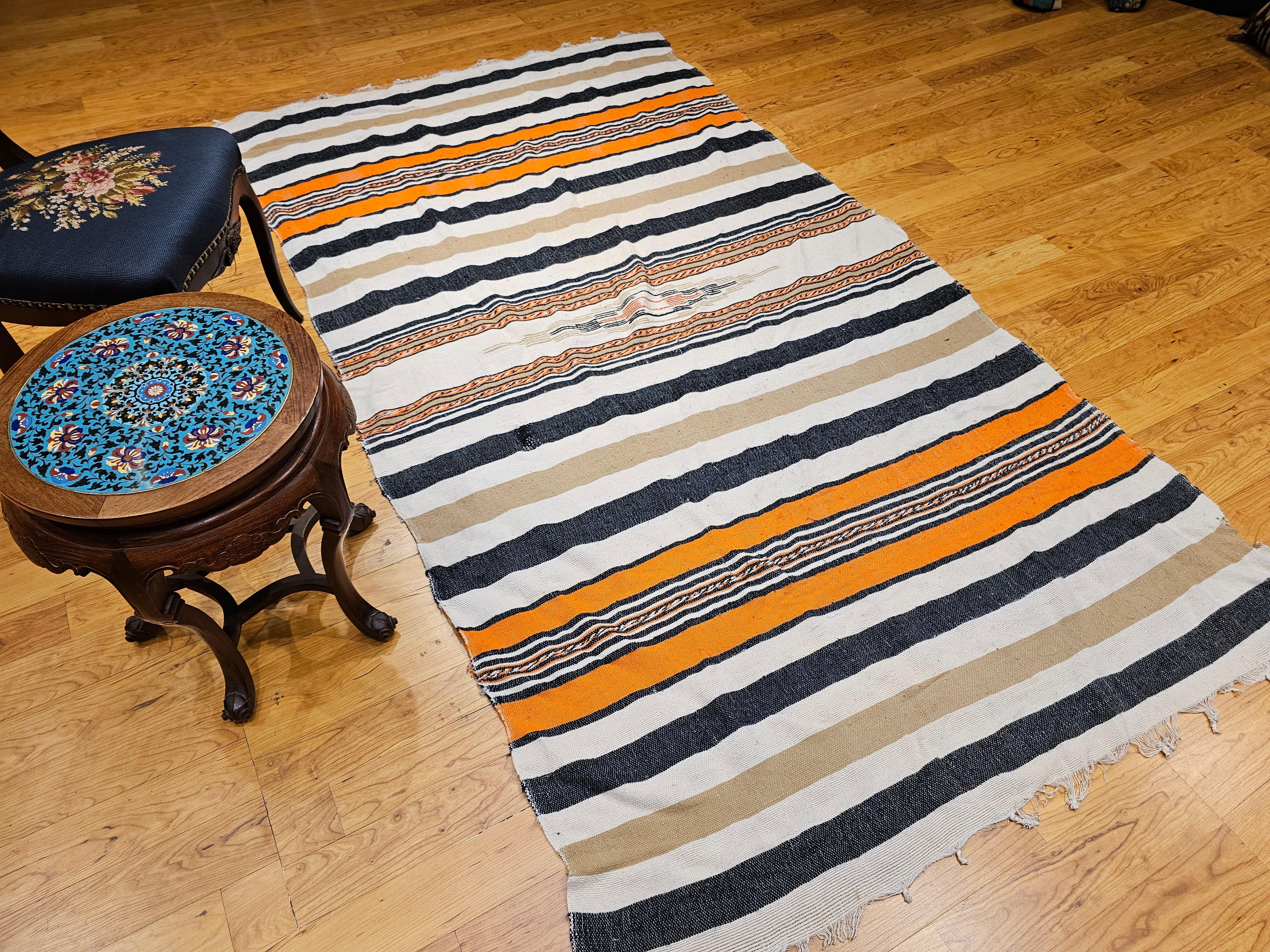 Südwestliche Serape-Deckendecke aus Serape in Elfenbein, Tan, Orange und Schwarz mit Bandmuster im Angebot 7