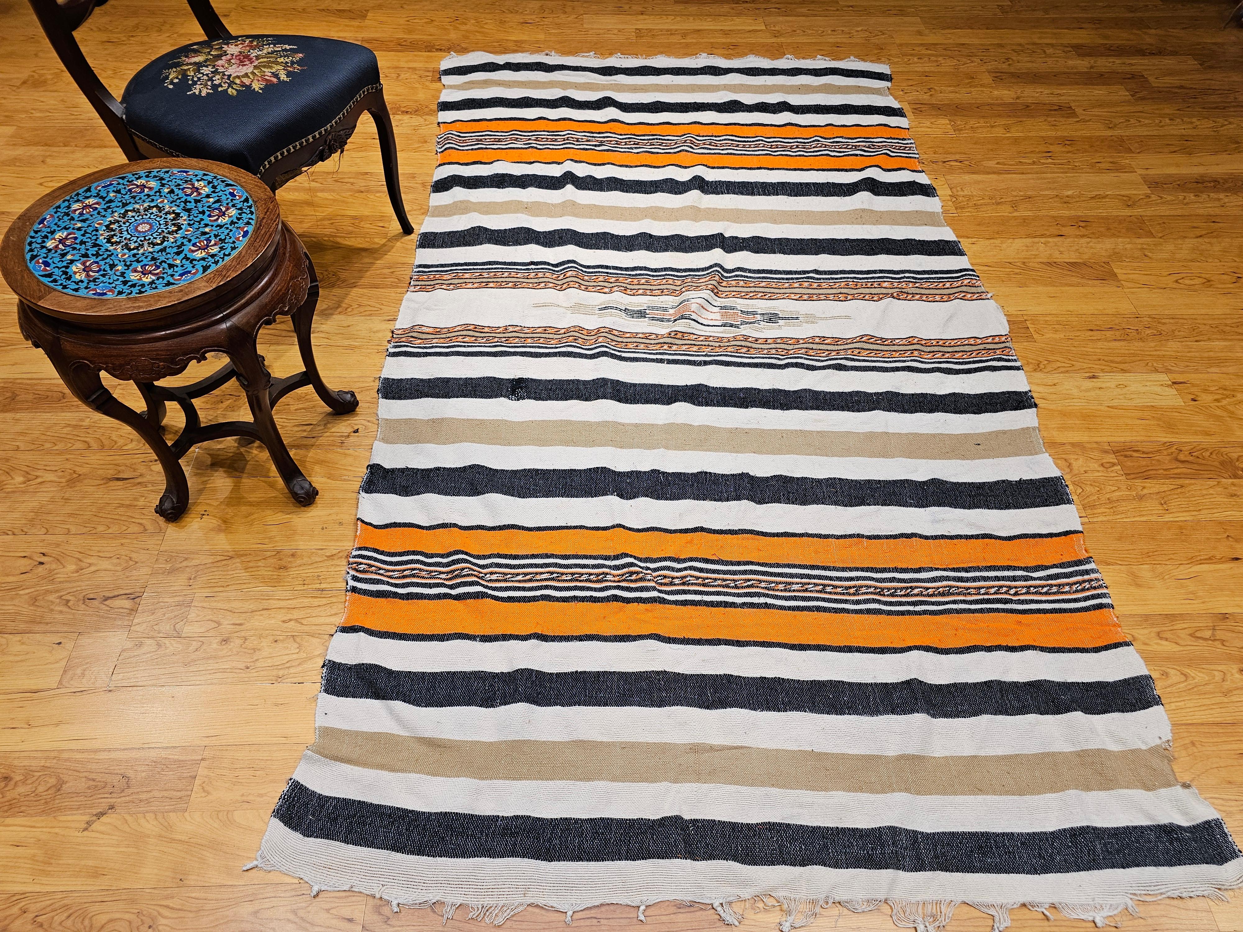 Südwestliche Serape-Deckendecke aus Serape in Elfenbein, Tan, Orange und Schwarz mit Bandmuster im Angebot 8