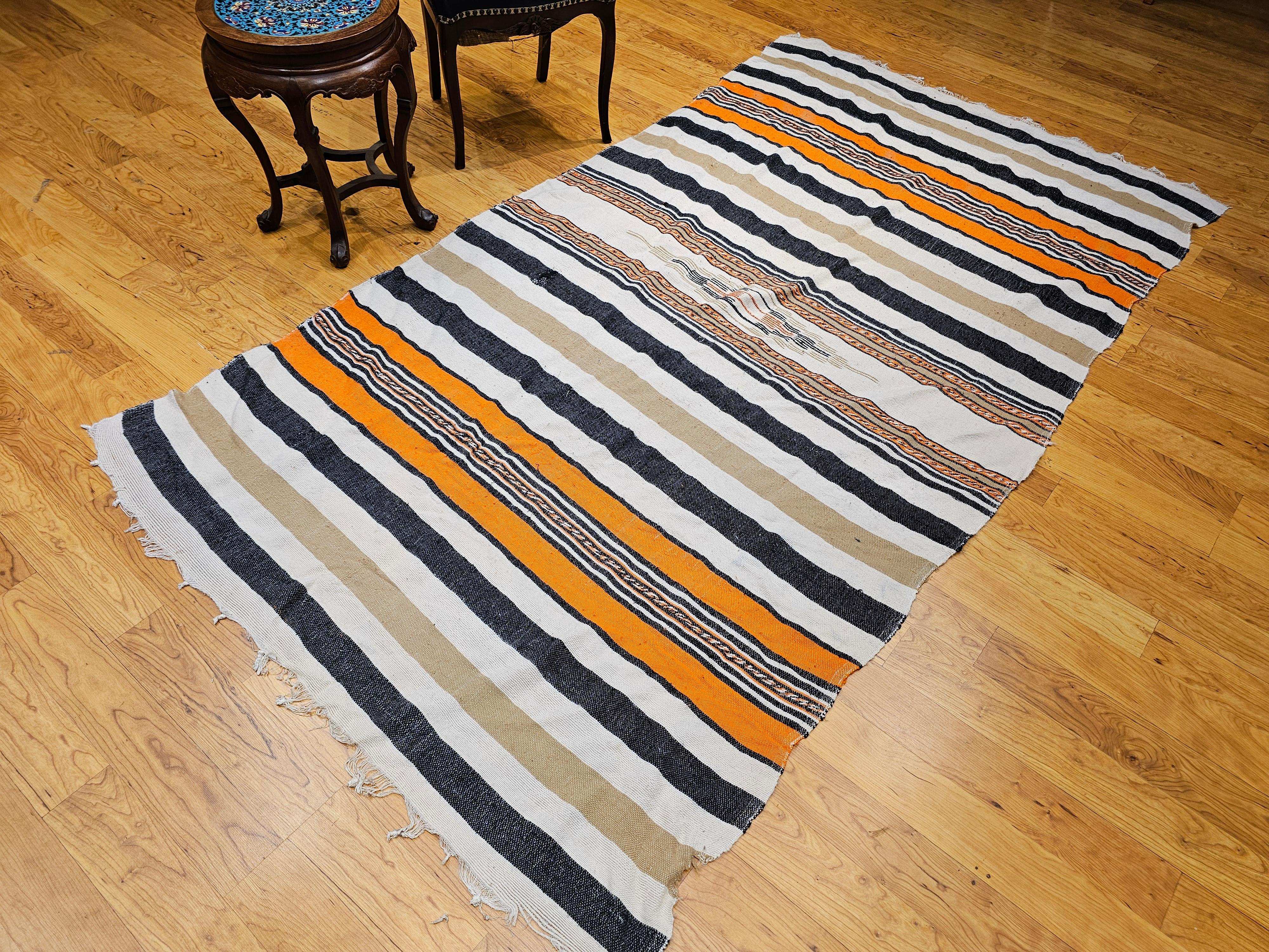 Südwestliche Serape-Deckendecke aus Serape in Elfenbein, Tan, Orange und Schwarz mit Bandmuster im Angebot 9
