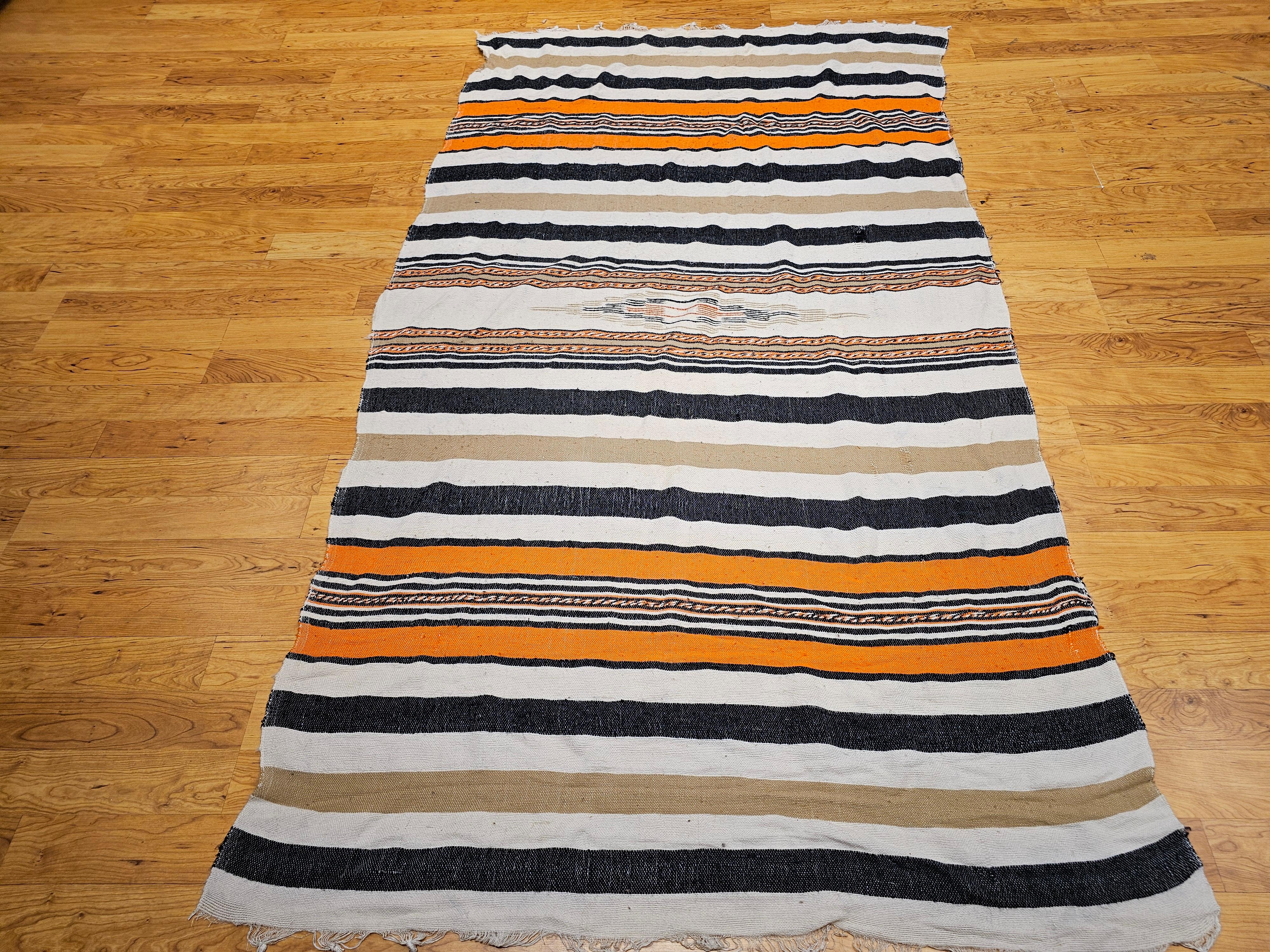 Südwestliche Serape-Deckendecke aus Serape in Elfenbein, Tan, Orange und Schwarz mit Bandmuster im Angebot 11