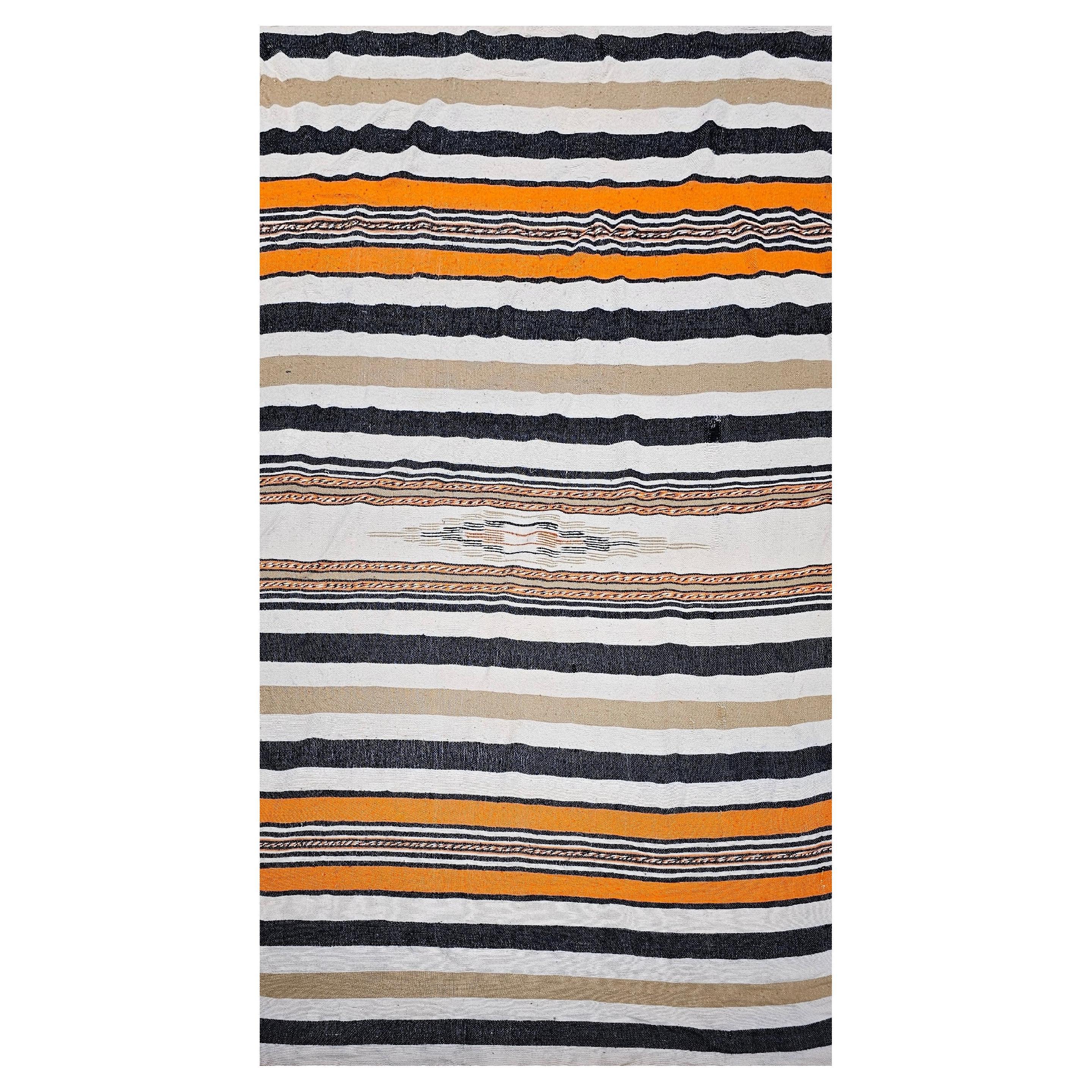 Südwestliche Serape-Deckendecke aus Serape in Elfenbein, Tan, Orange und Schwarz mit Bandmuster