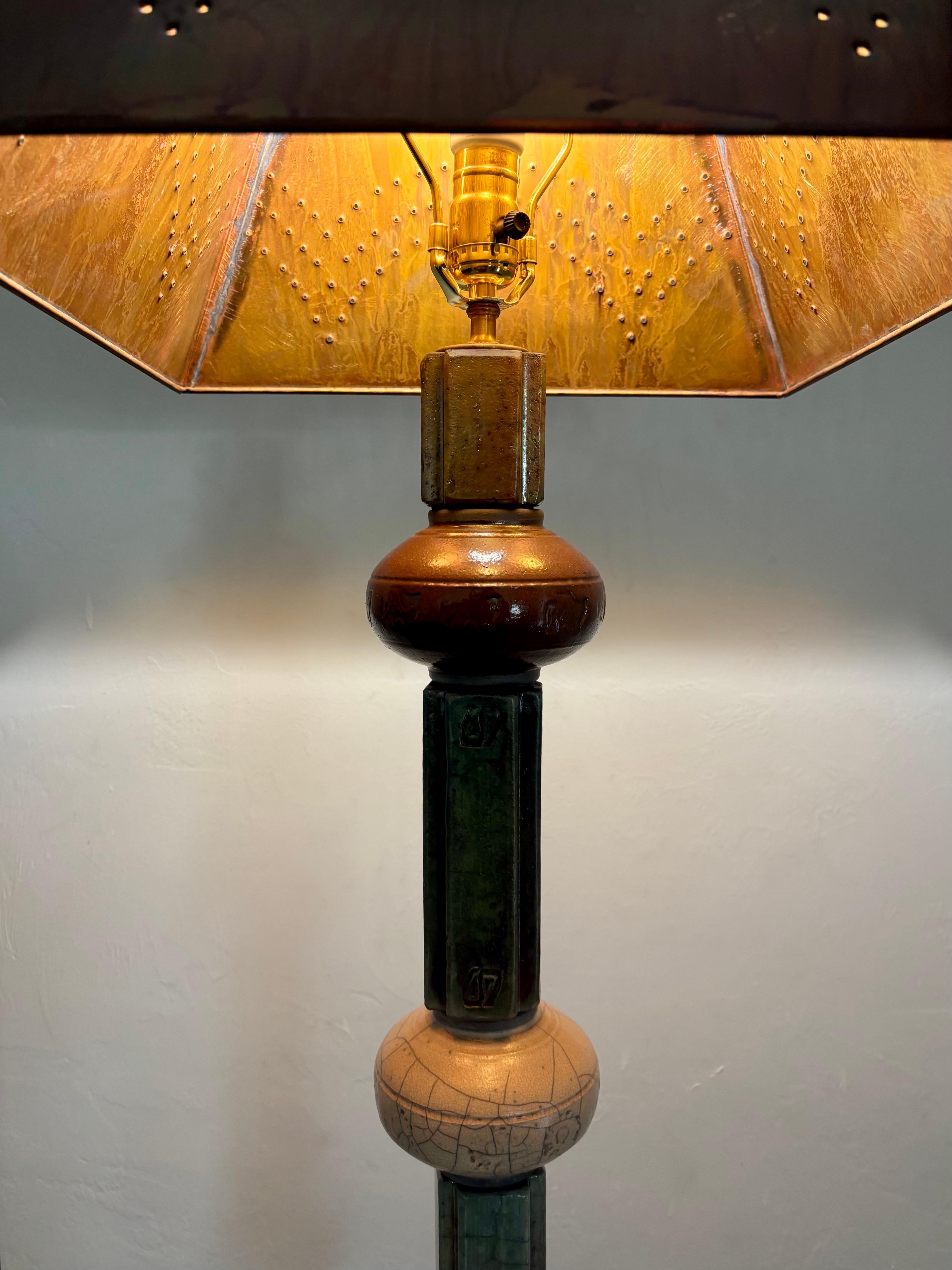 Lampada da terra impilata scultorea in ceramica di Studio A vintage In condizioni buone in vendita a Boynton Beach, FL