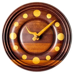 Amerikanische skulpturale Vintage-Uhr aus gedrechseltem Holz, Studio Craft Artist Made, Vintage