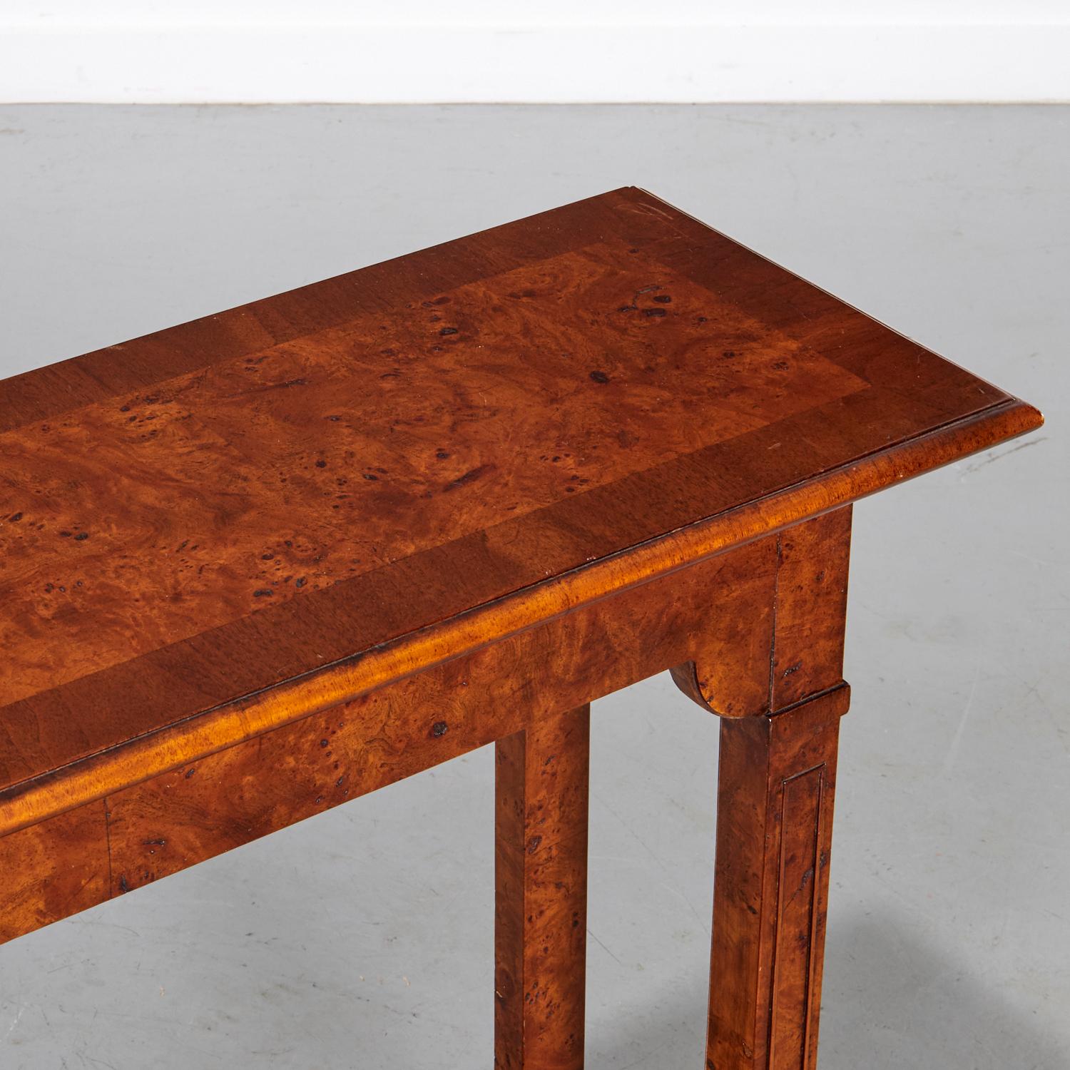 Amerikanischer Konsolentisch im Vintage-Stil, zweistufiger Tomlinson Furniture-Stil aus Wurzelholzfurnier (Neoklassisch) im Angebot
