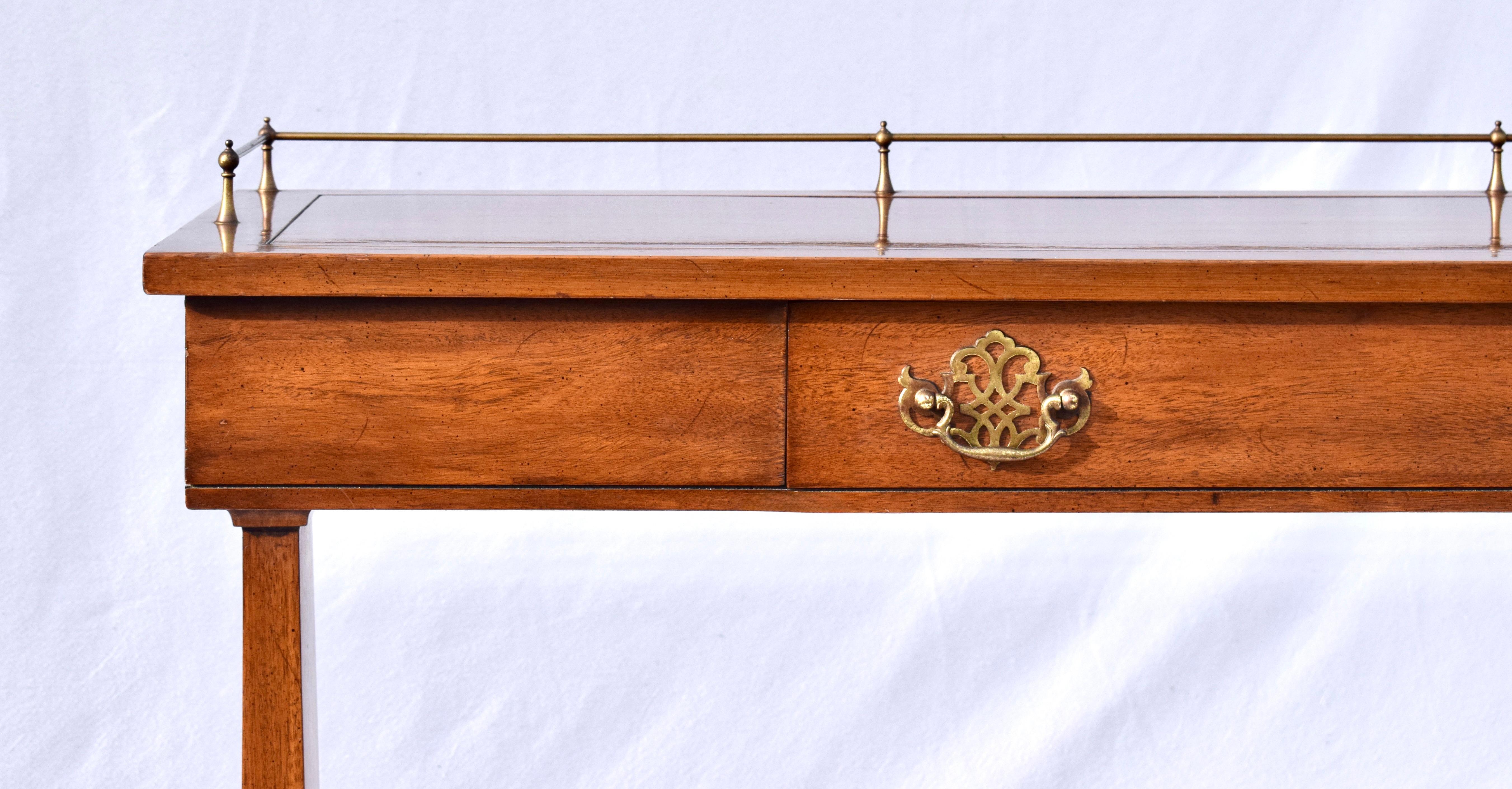 Vintage American Walnut Console Table In Good Condition For Sale In Southampton, NJ