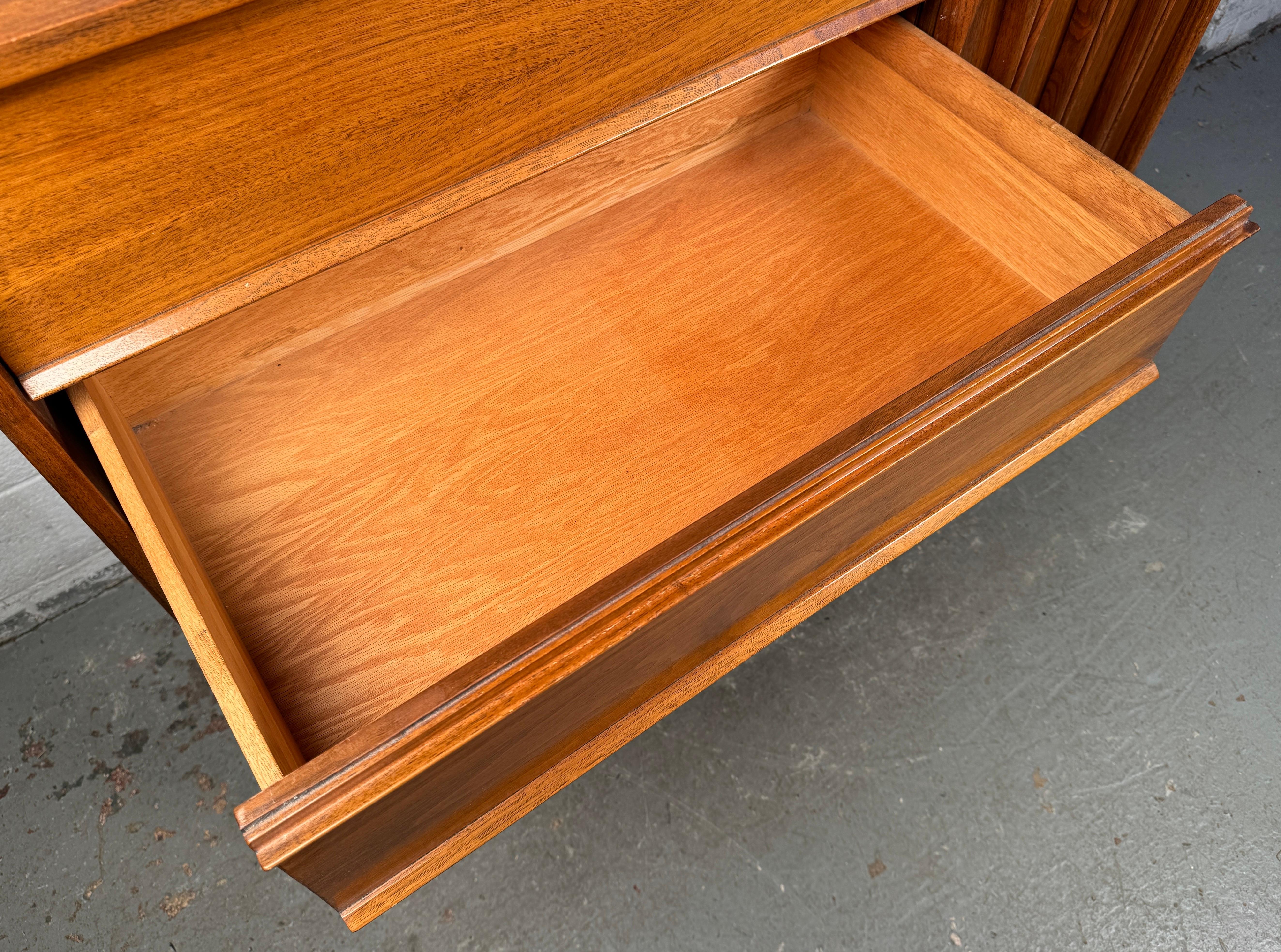 Comò Highboy in noce americano vintage in vendita 6