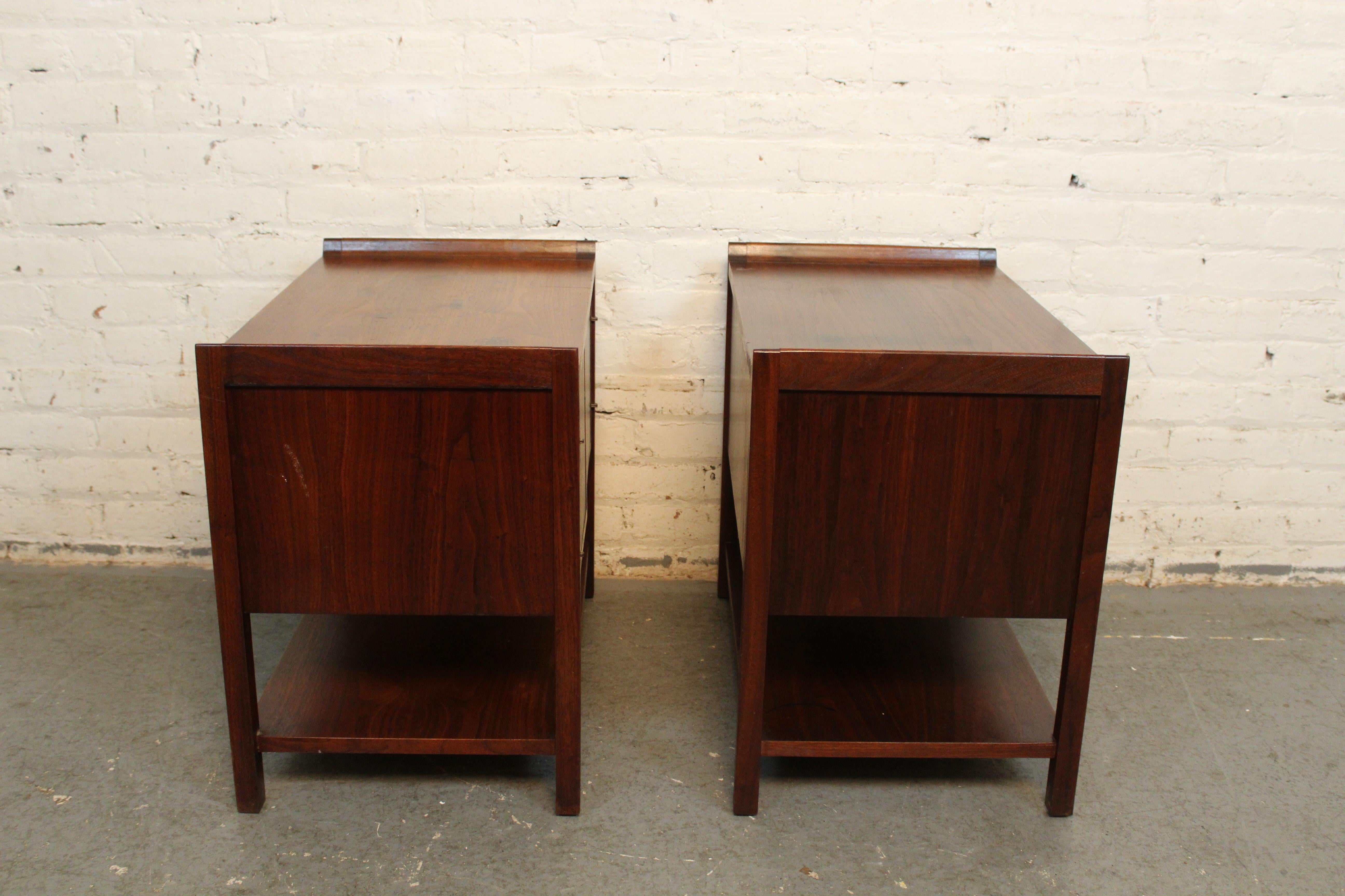 Vintage American Walnut + Leather Nightstands by Dillingham In Good Condition For Sale In Brooklyn, NY